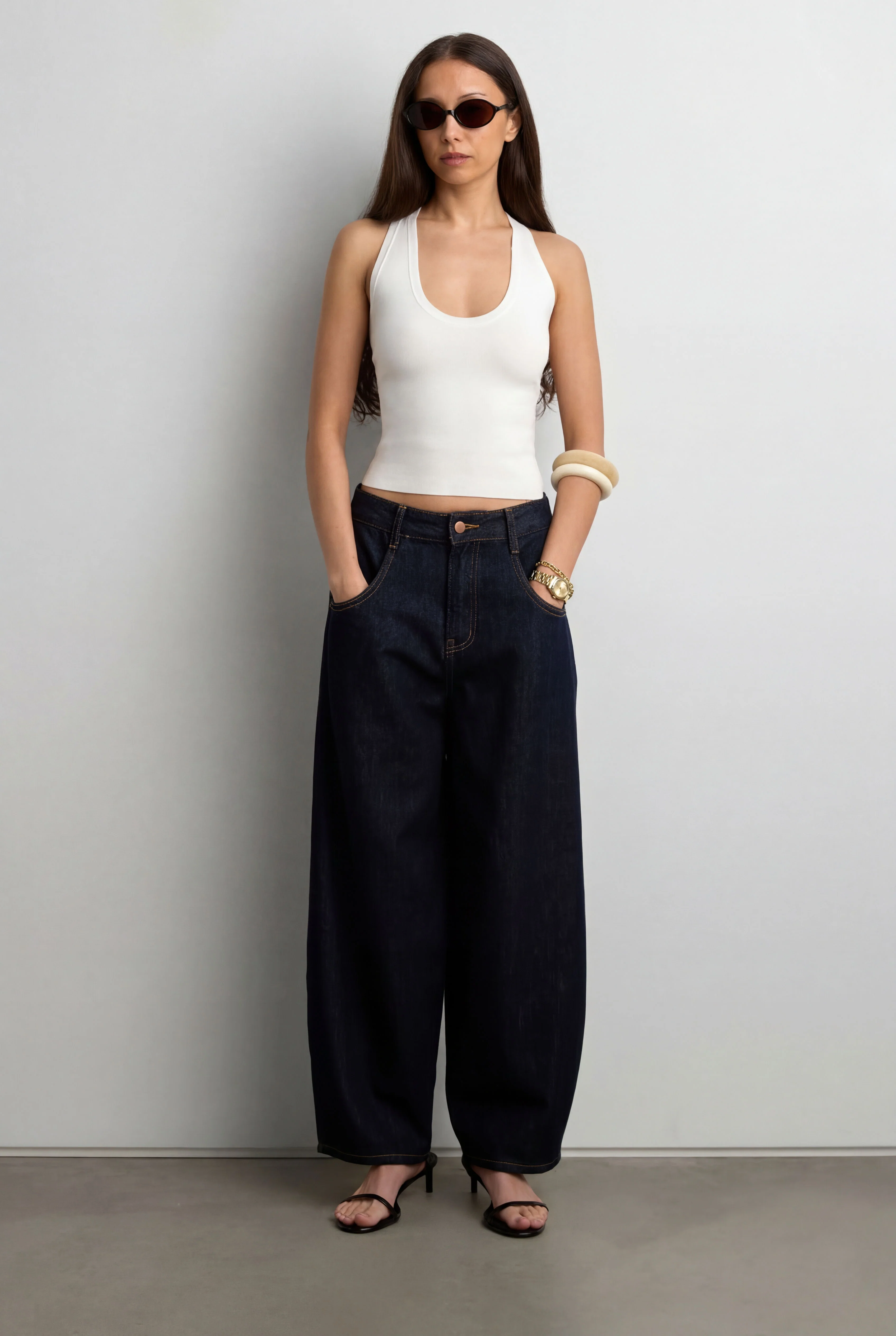 CROPPED HIGH-RISE BARREL LEG DARK BLUE WASH JEAN - Image 4