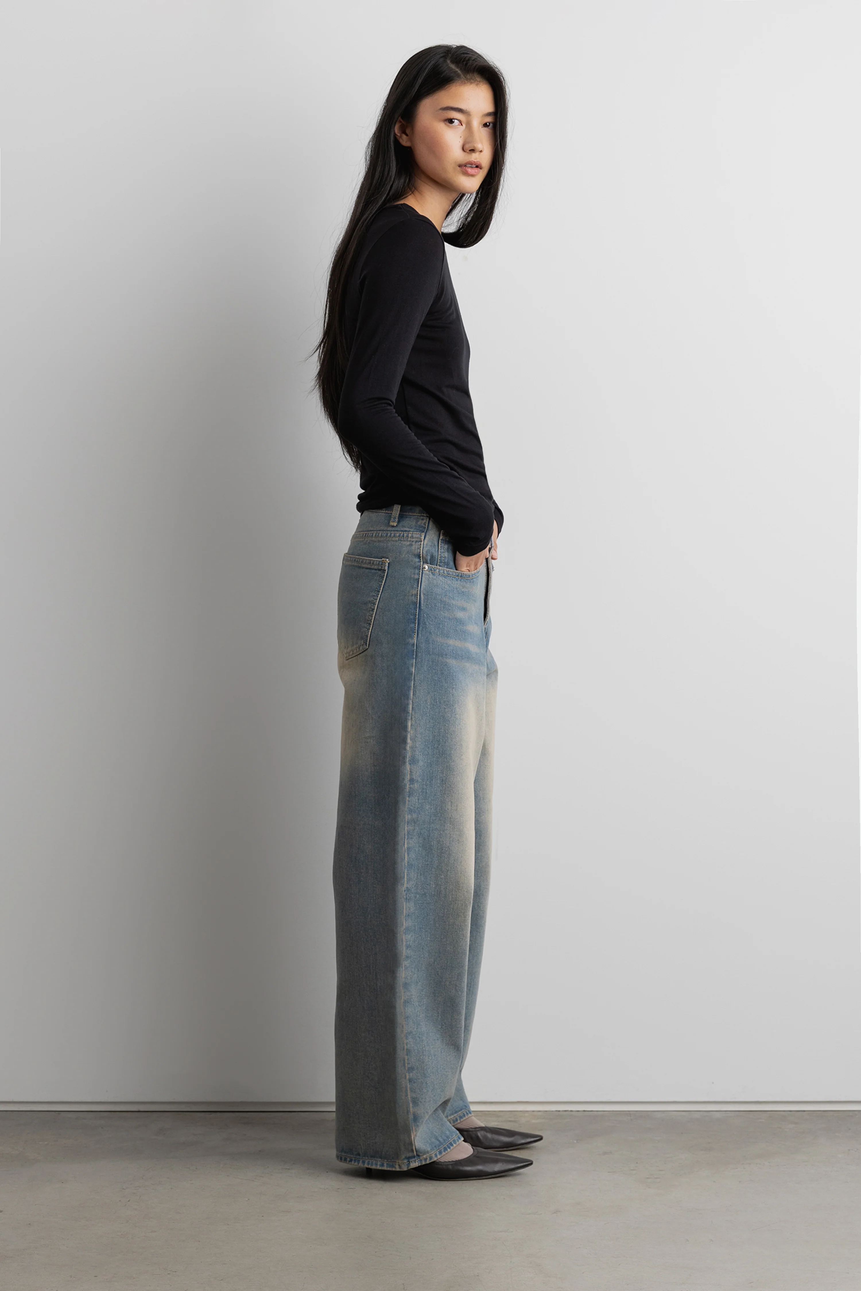 27" VINTAGE WASH REGULAR DENIM JEAN - Image 3