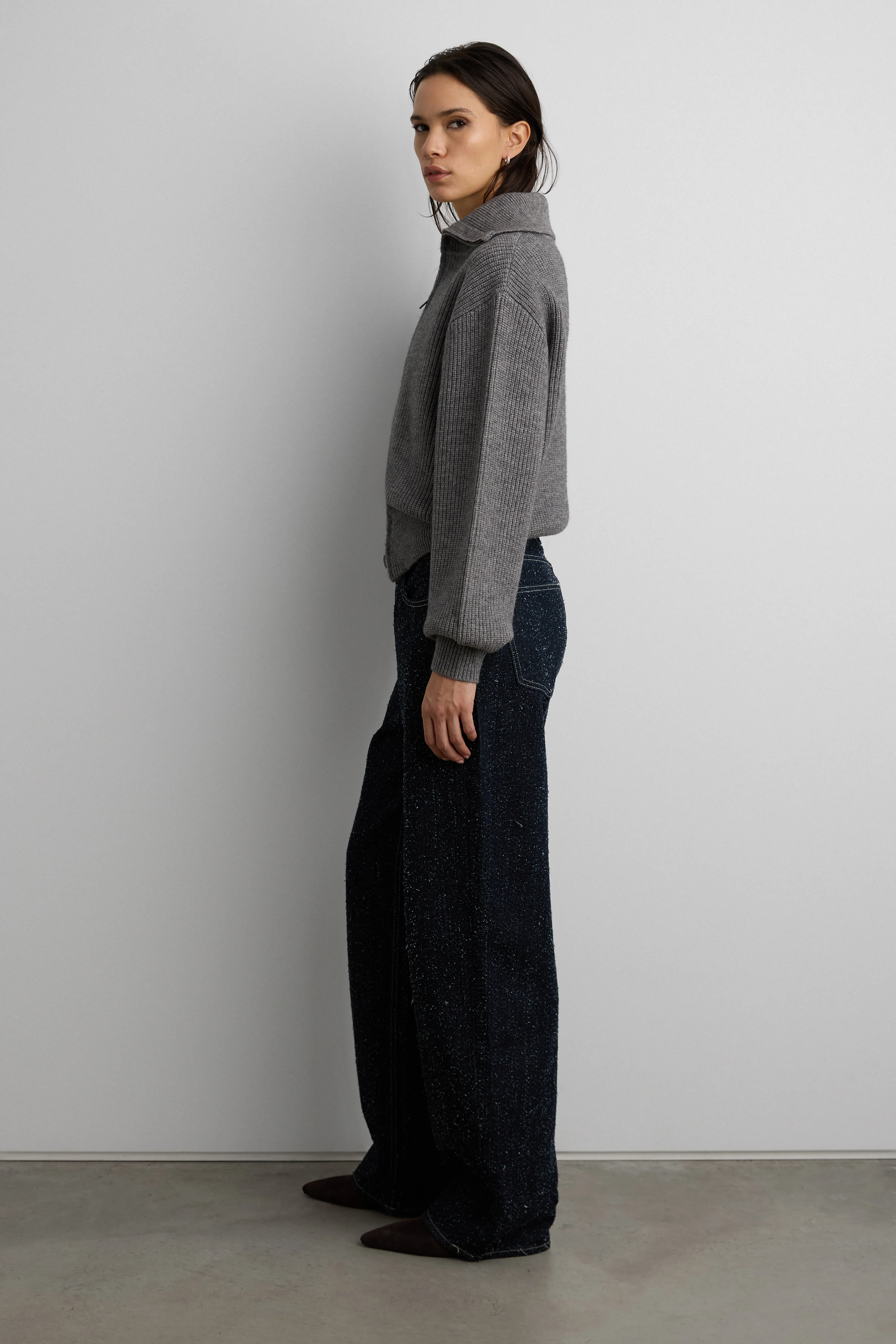 MID-RISE BARREL LEG BOUCLE TEXTURED JEAN - Image 3