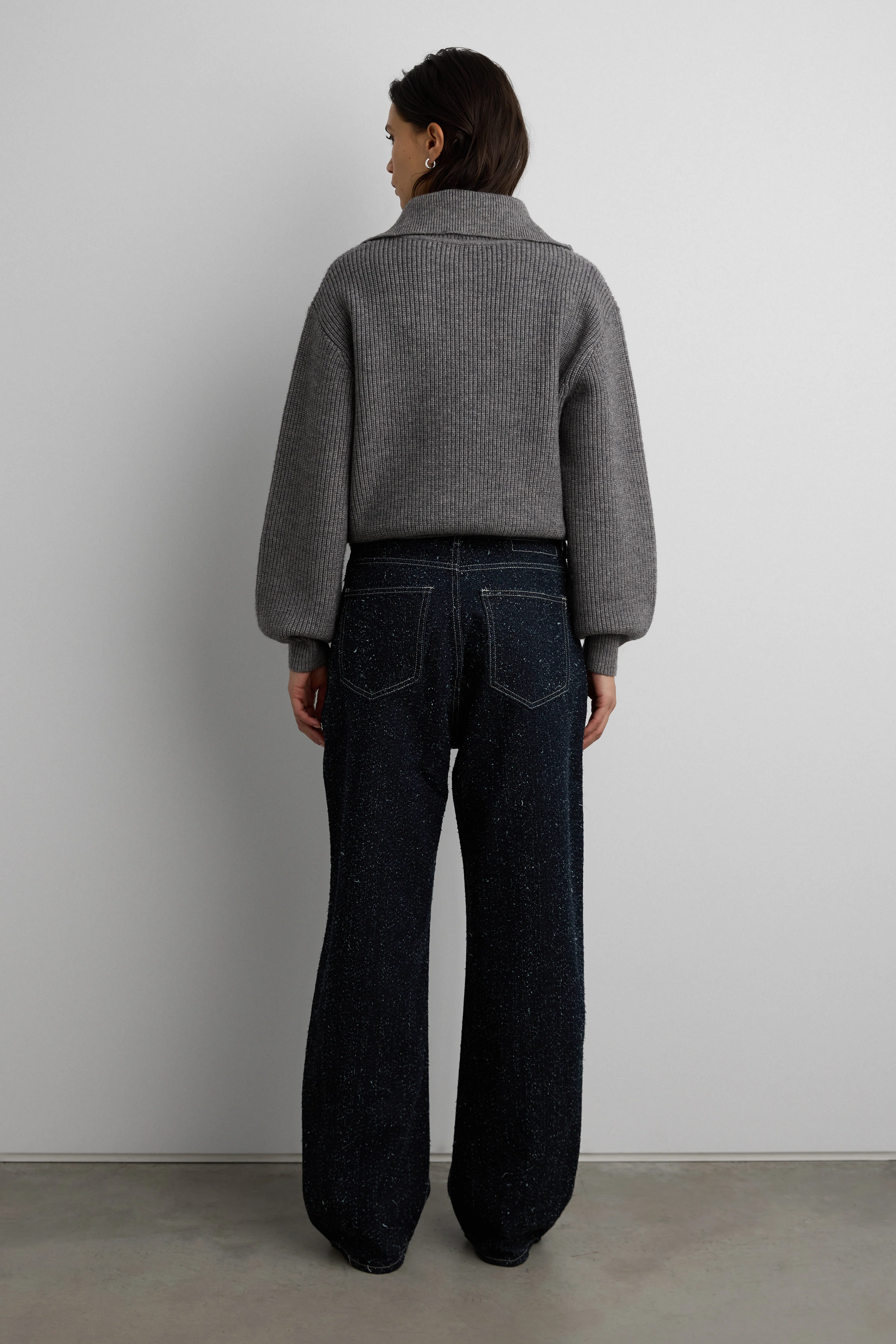 MID-RISE BARREL LEG BOUCLE TEXTURED JEAN - Image 4