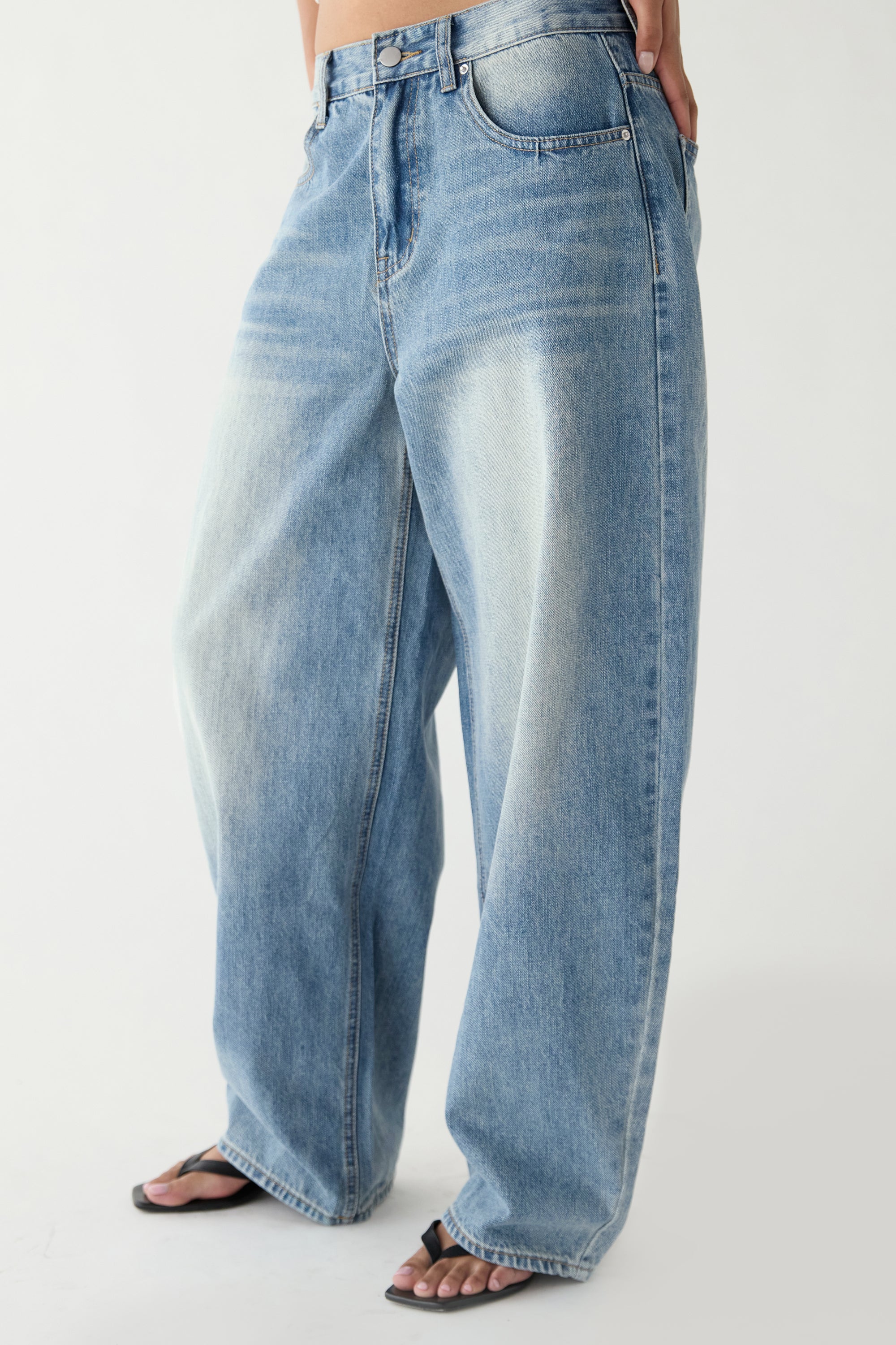 29" CURVE LEG MID RISE DENIM JEAN - Image 2