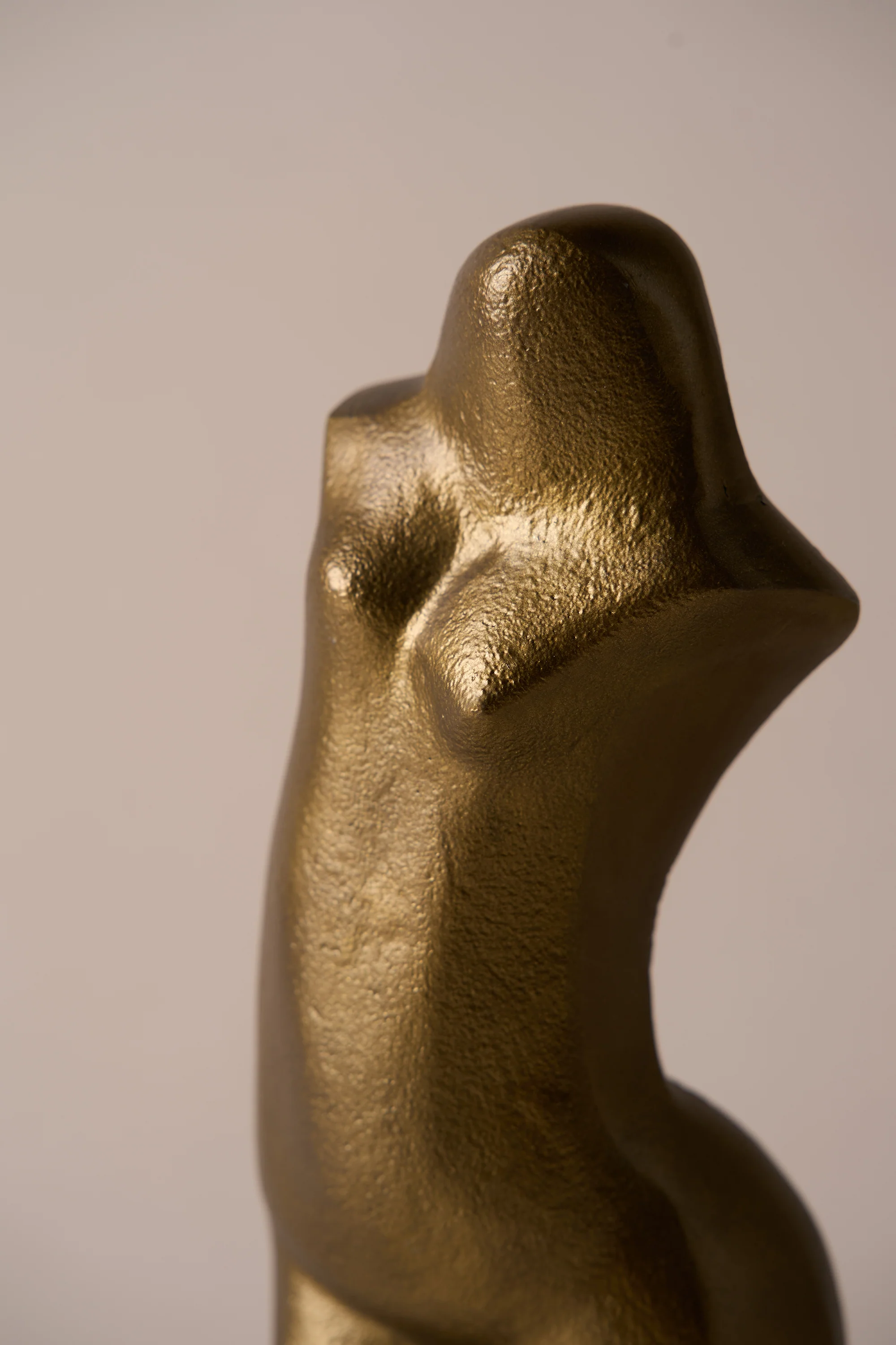 ABSTRACT TORSO SCULPTURE - Image 5