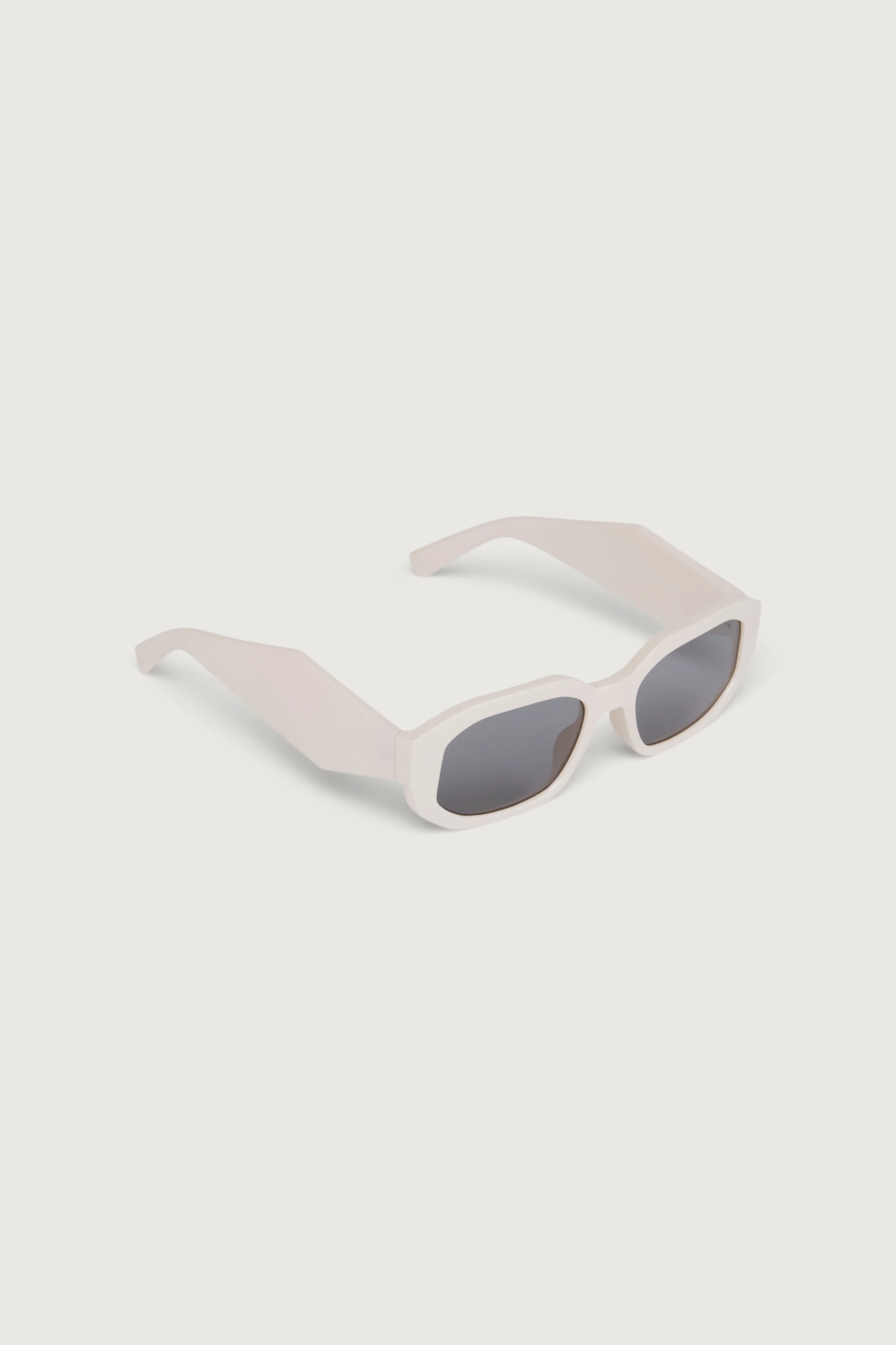 ANGULAR FRAME SUNGLASSES - Image 3