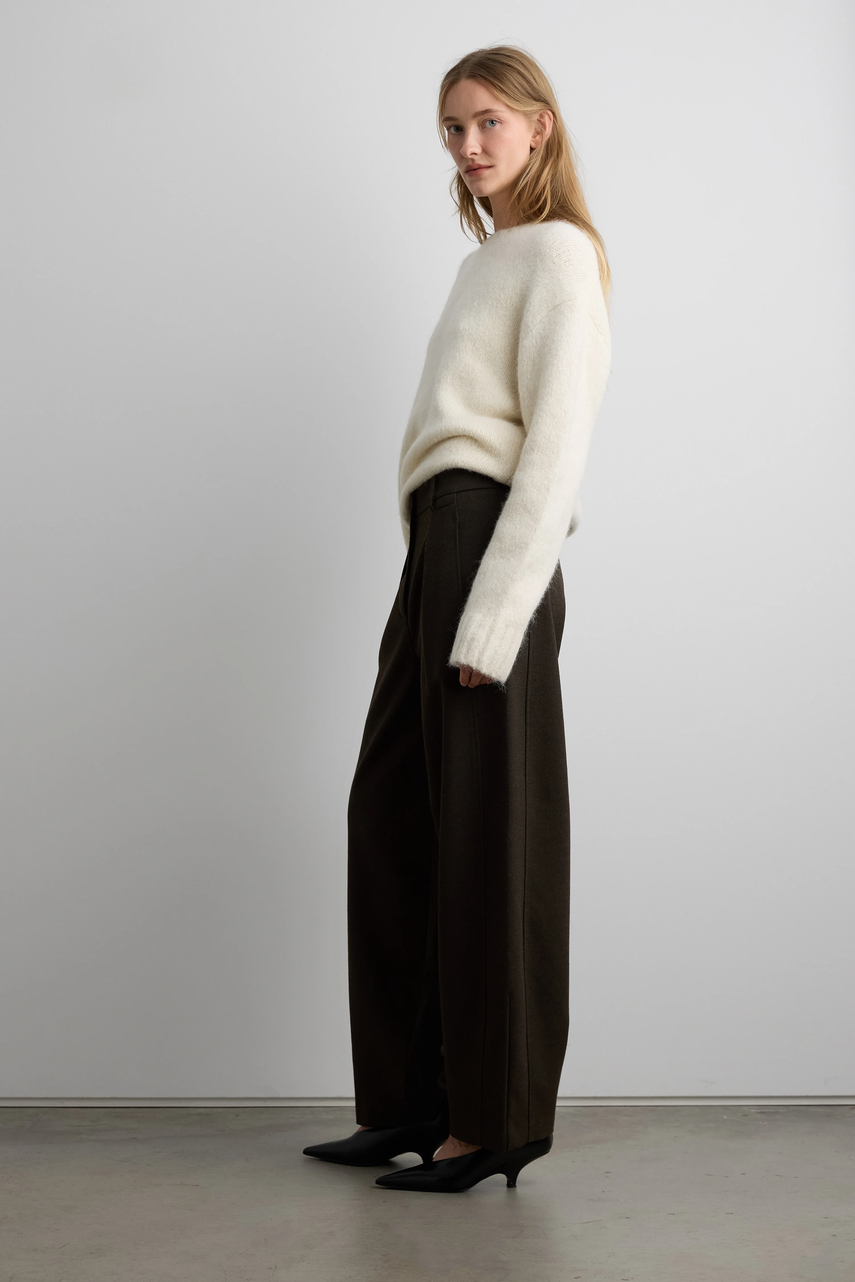 BARREL LEG TROUSER - Image 3