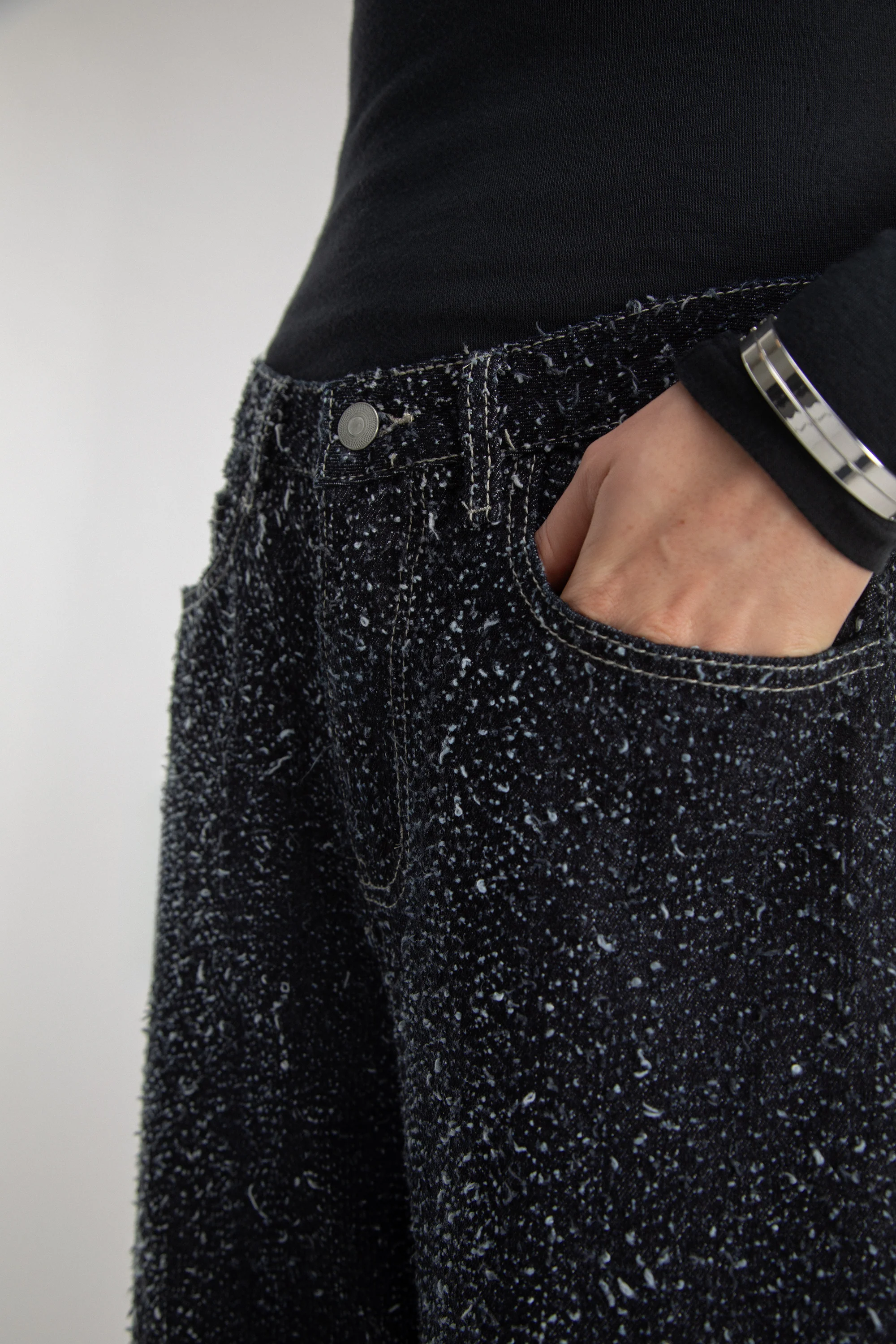 BOUCLE TEXTURED BARREL JEAN - Image 4