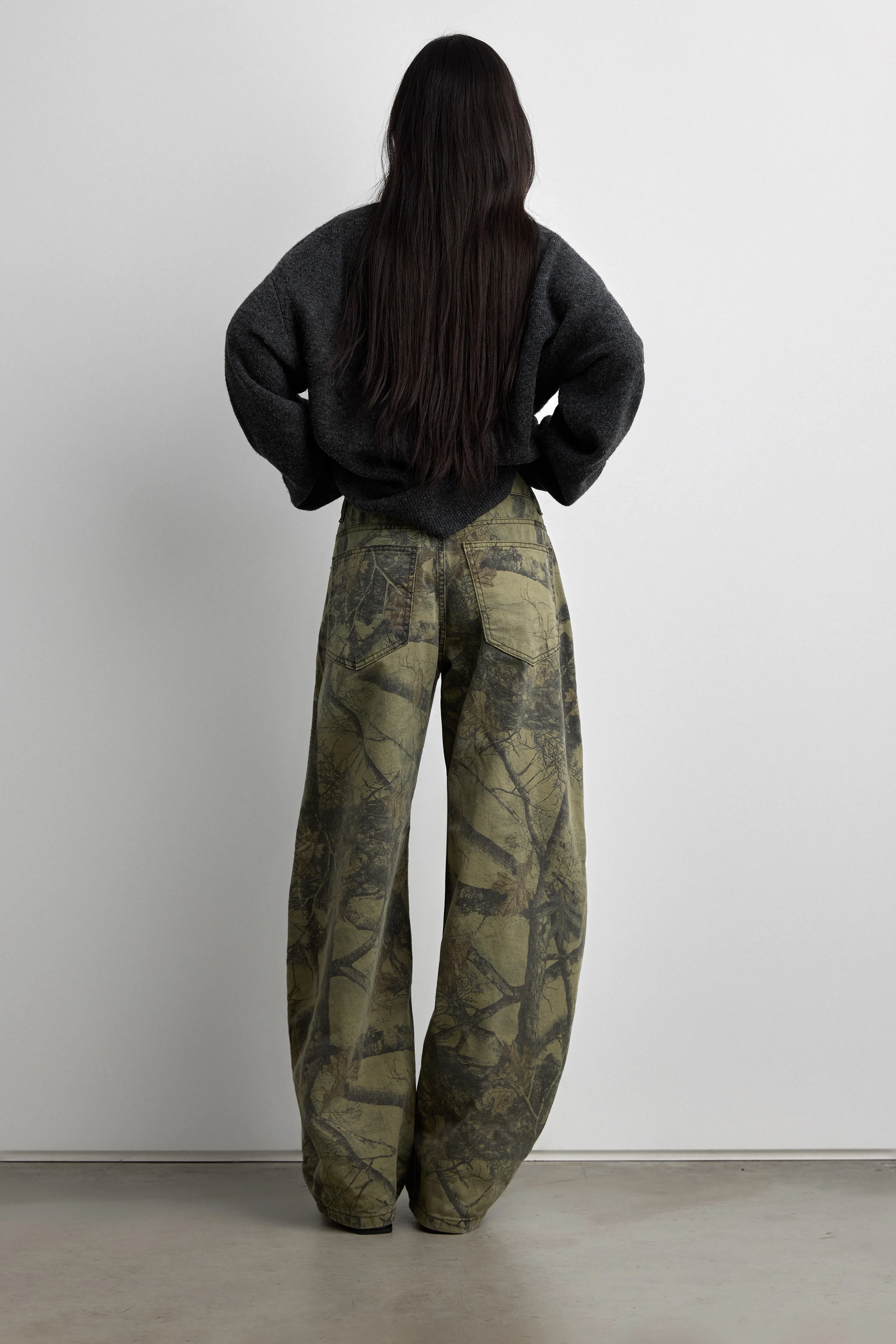 CAMO PRINT BARREL LEG PANT - Image 11