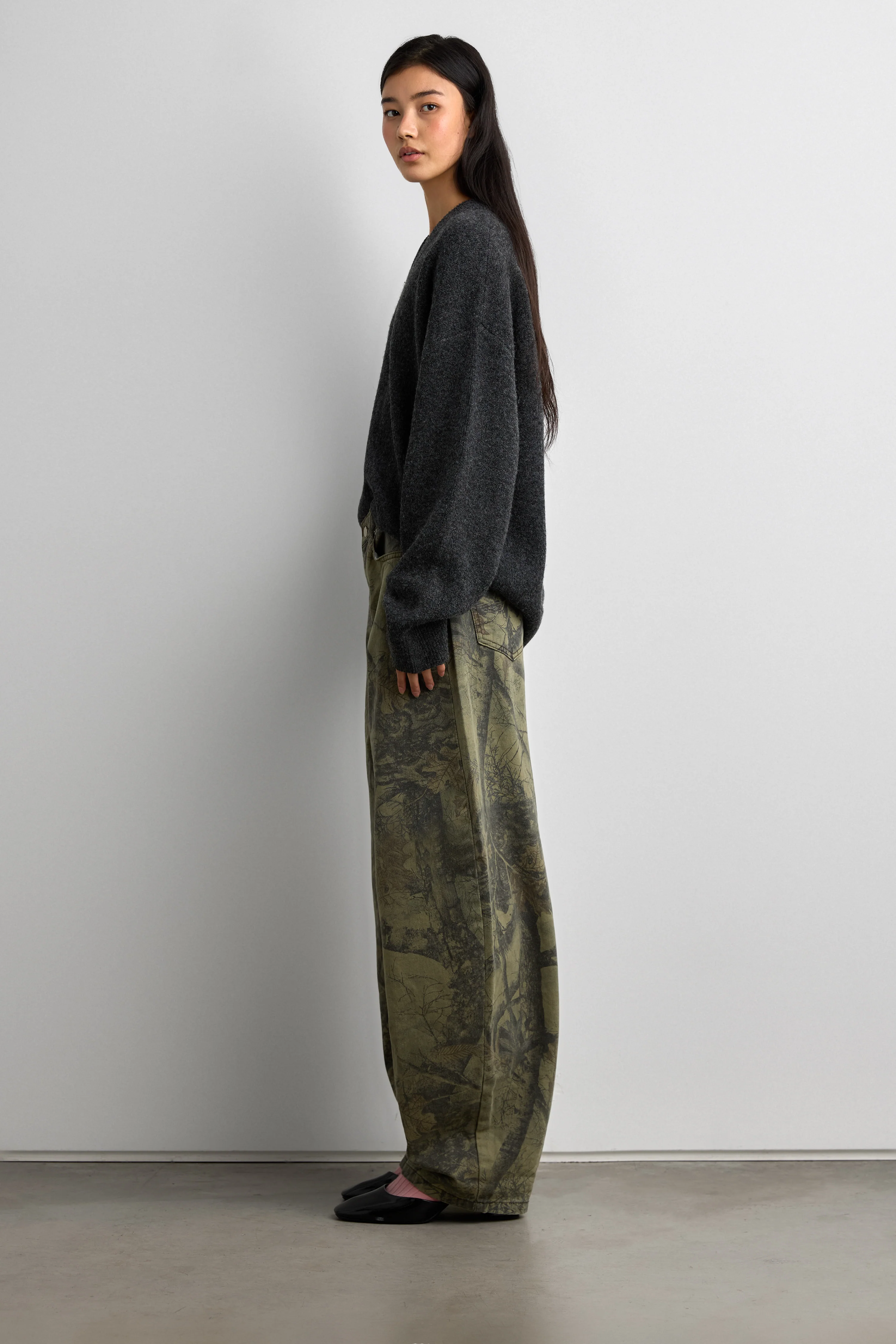 CAMO PRINT BARREL LEG PANT - Image 8