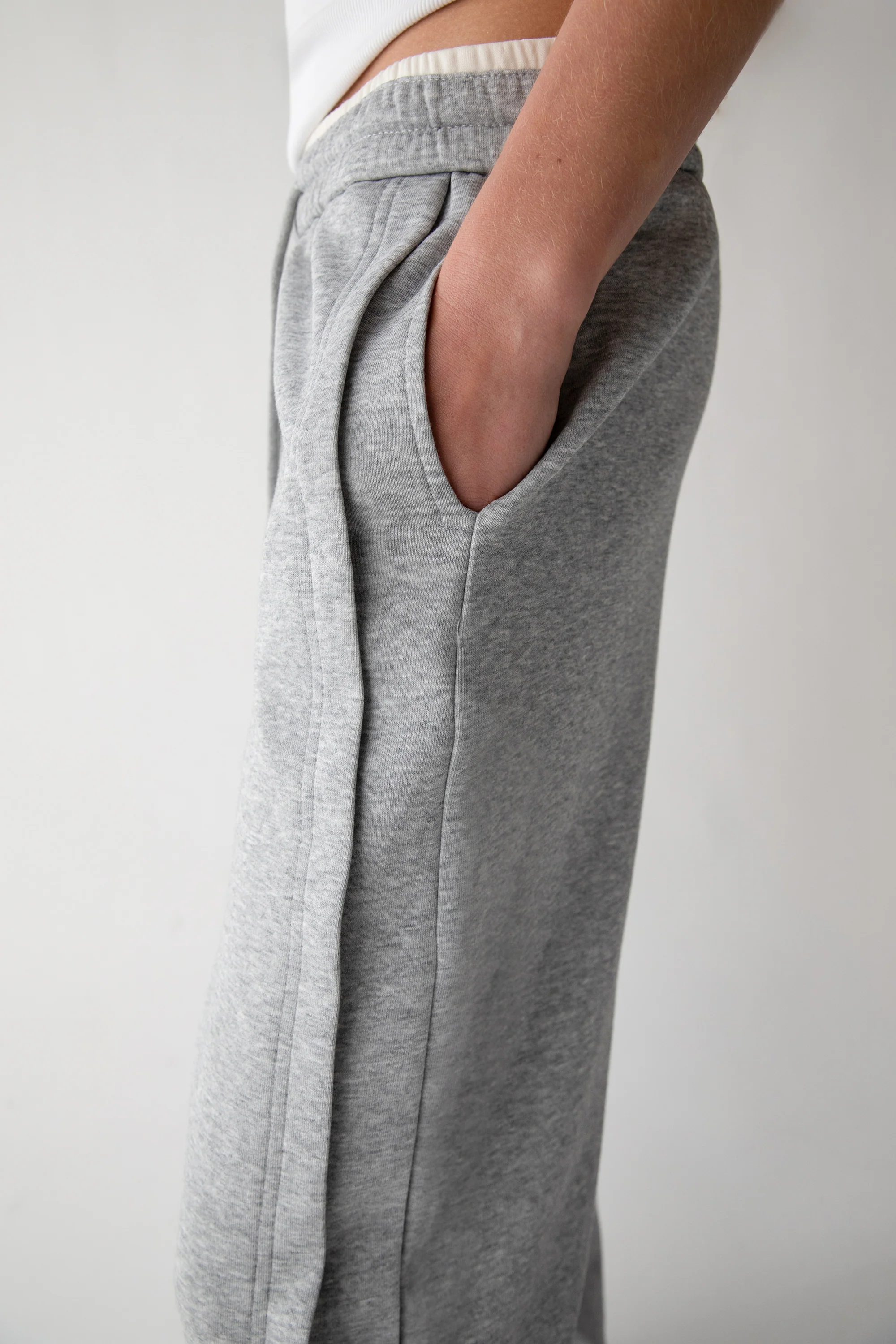 HIGH-RISE STRAIGHT LEG SWEATPANT - Image 4