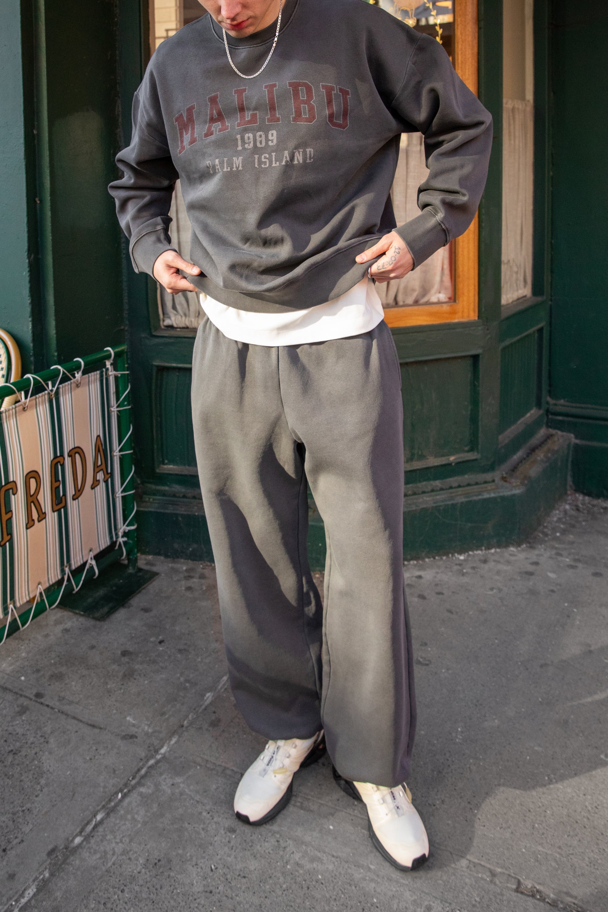 FLEECE STUDIO GRAPHIC SWEATSHIRT - Image 3