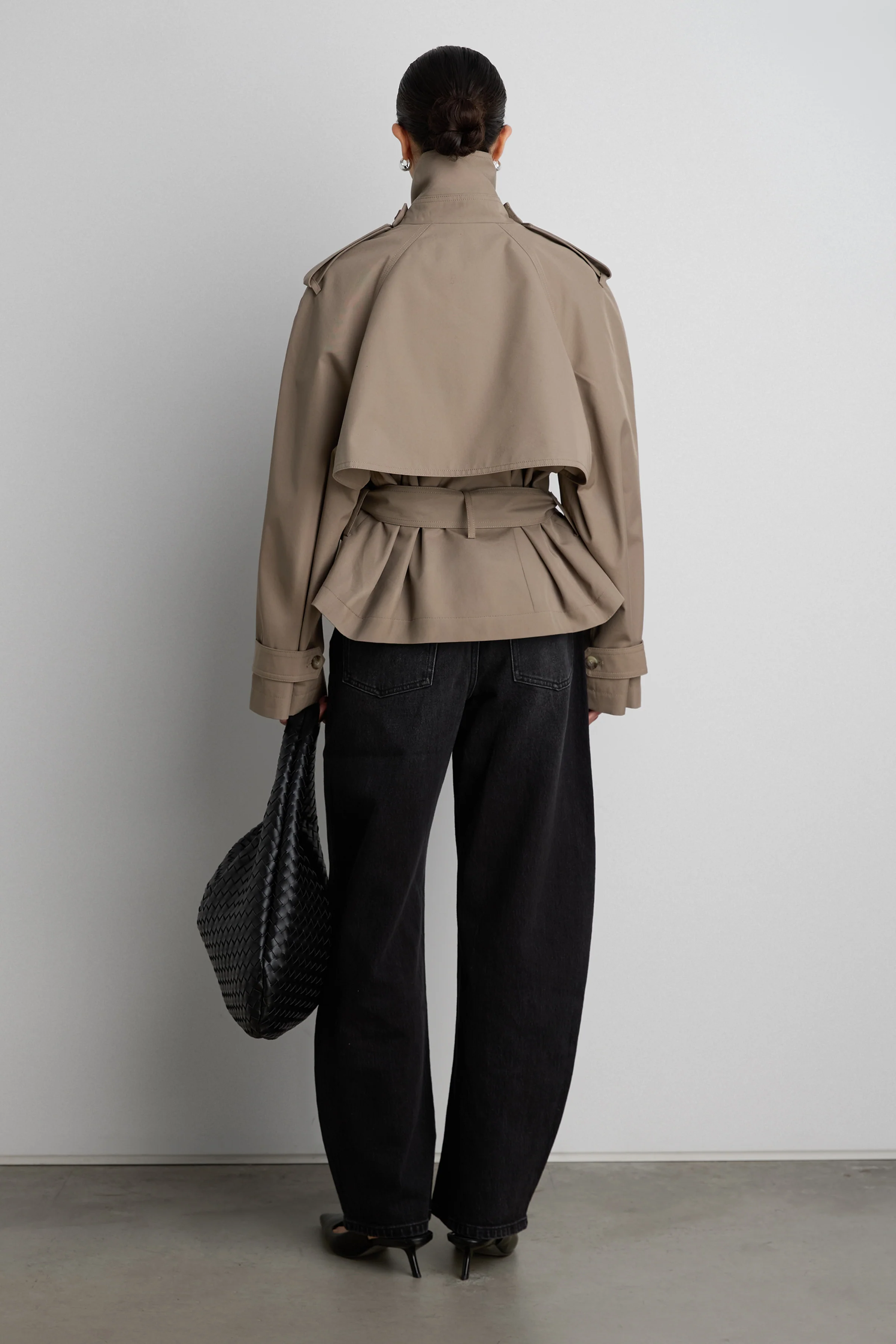 SHORT BELTED TRENCH COAT - Image 12