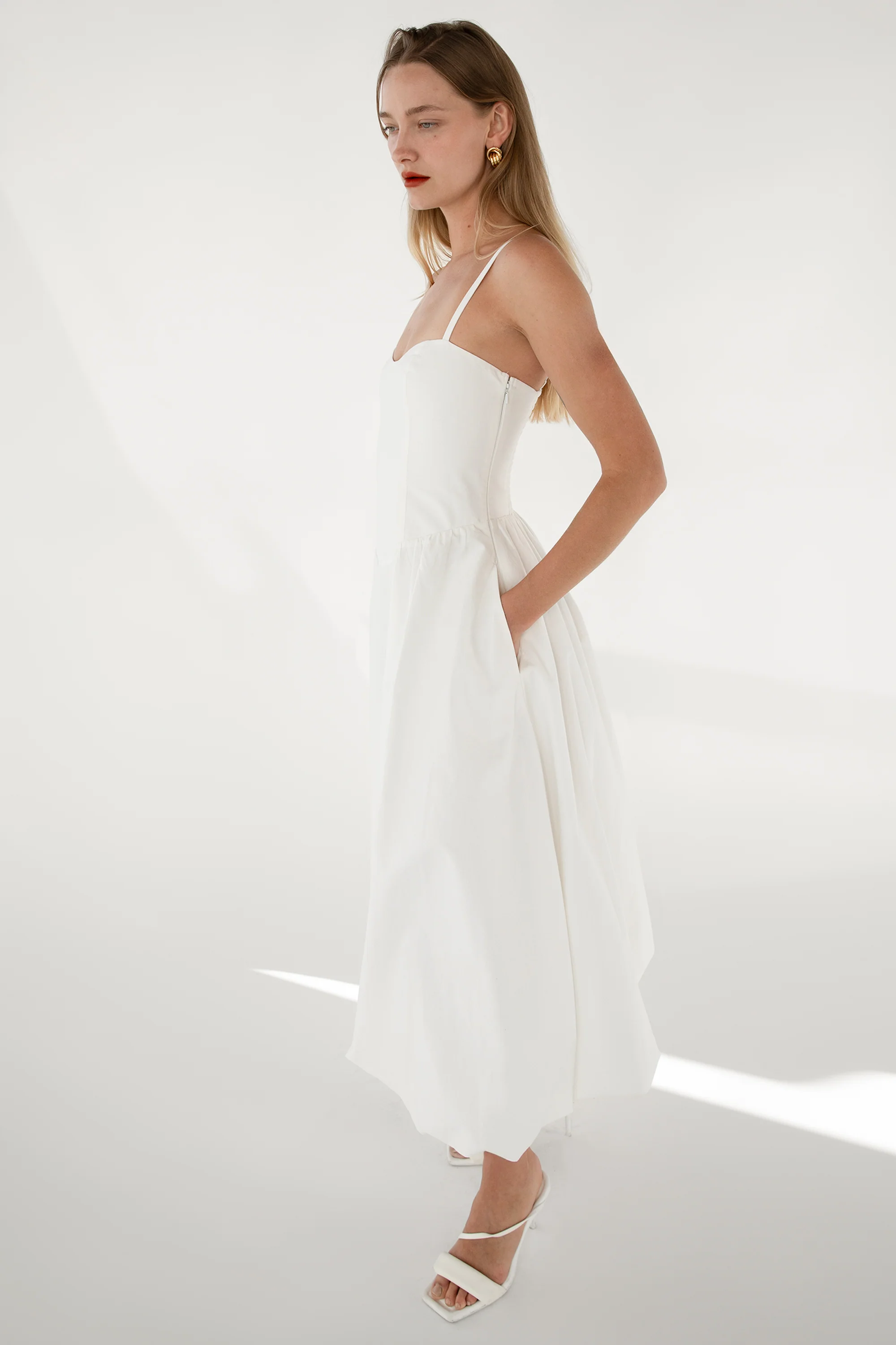 COTTON POPLIN V-WAIST BUBBLE HEM MIDI DRESS - Image 10