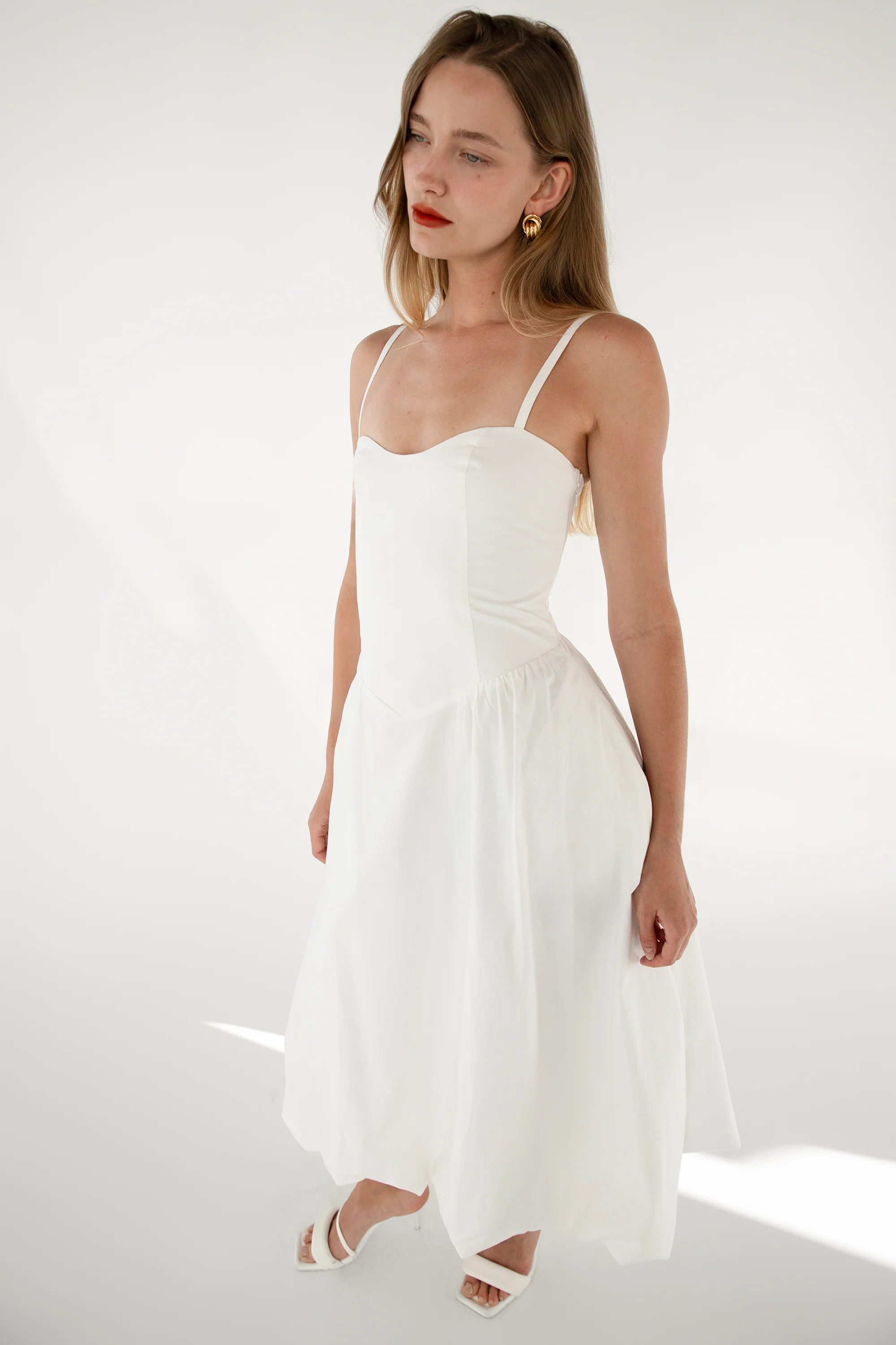 COTTON POPLIN V-WAIST BUBBLE HEM MIDI DRESS - Image 3