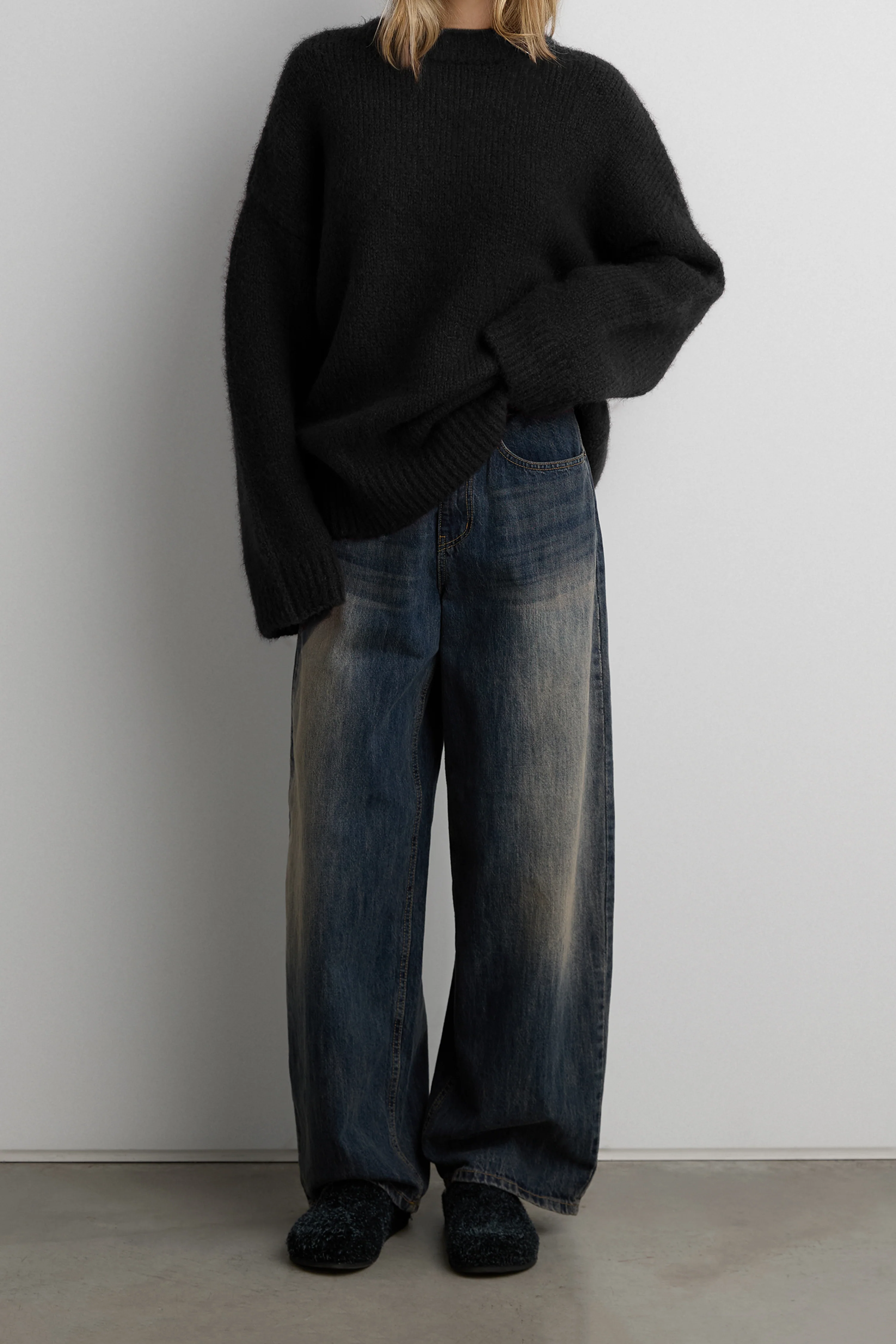OVERSIZED CREWNECK SWEATER - Image 12
