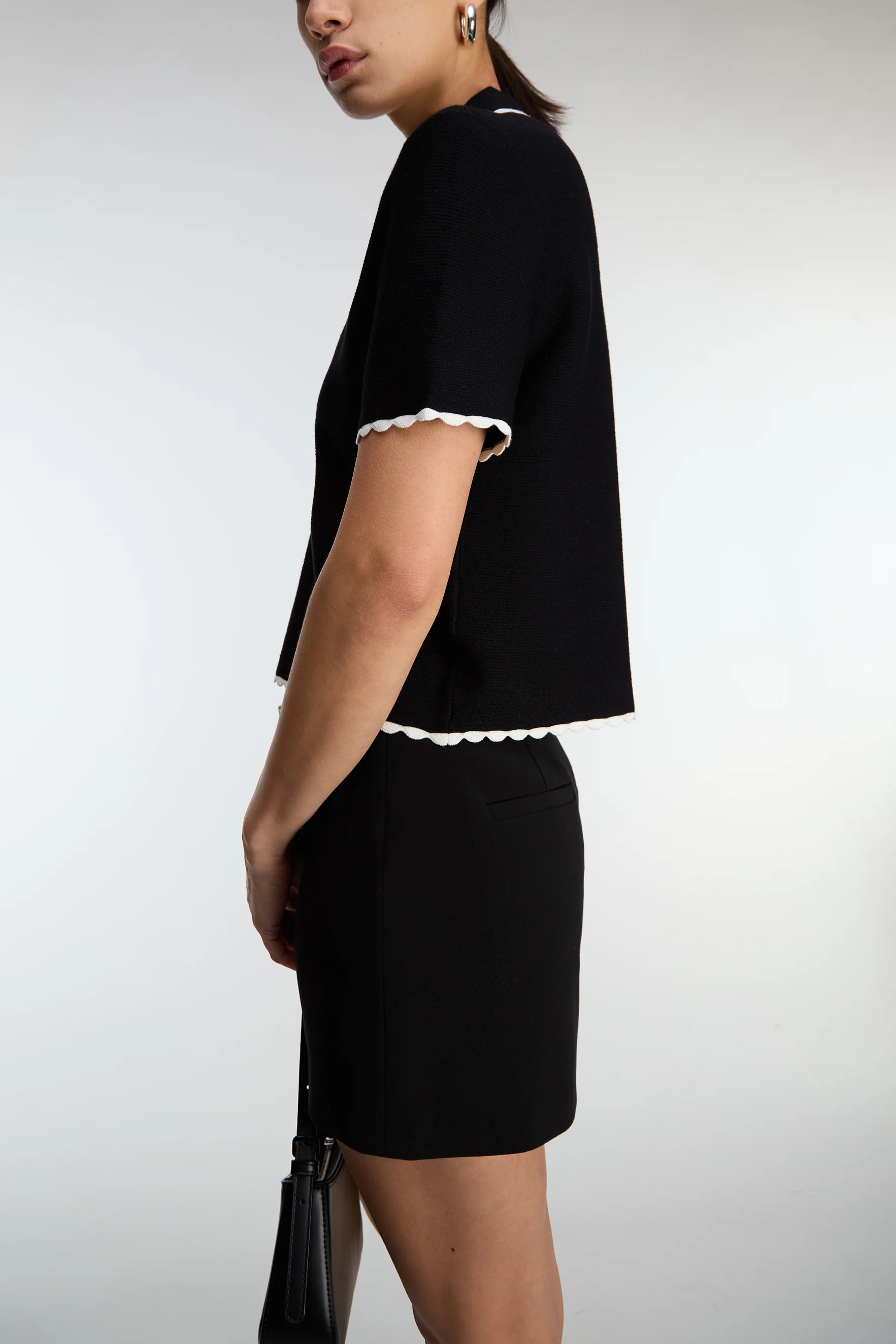 CROPPED COLLARED V-NECK SHORT SLEEVE SWEATER - Image 3