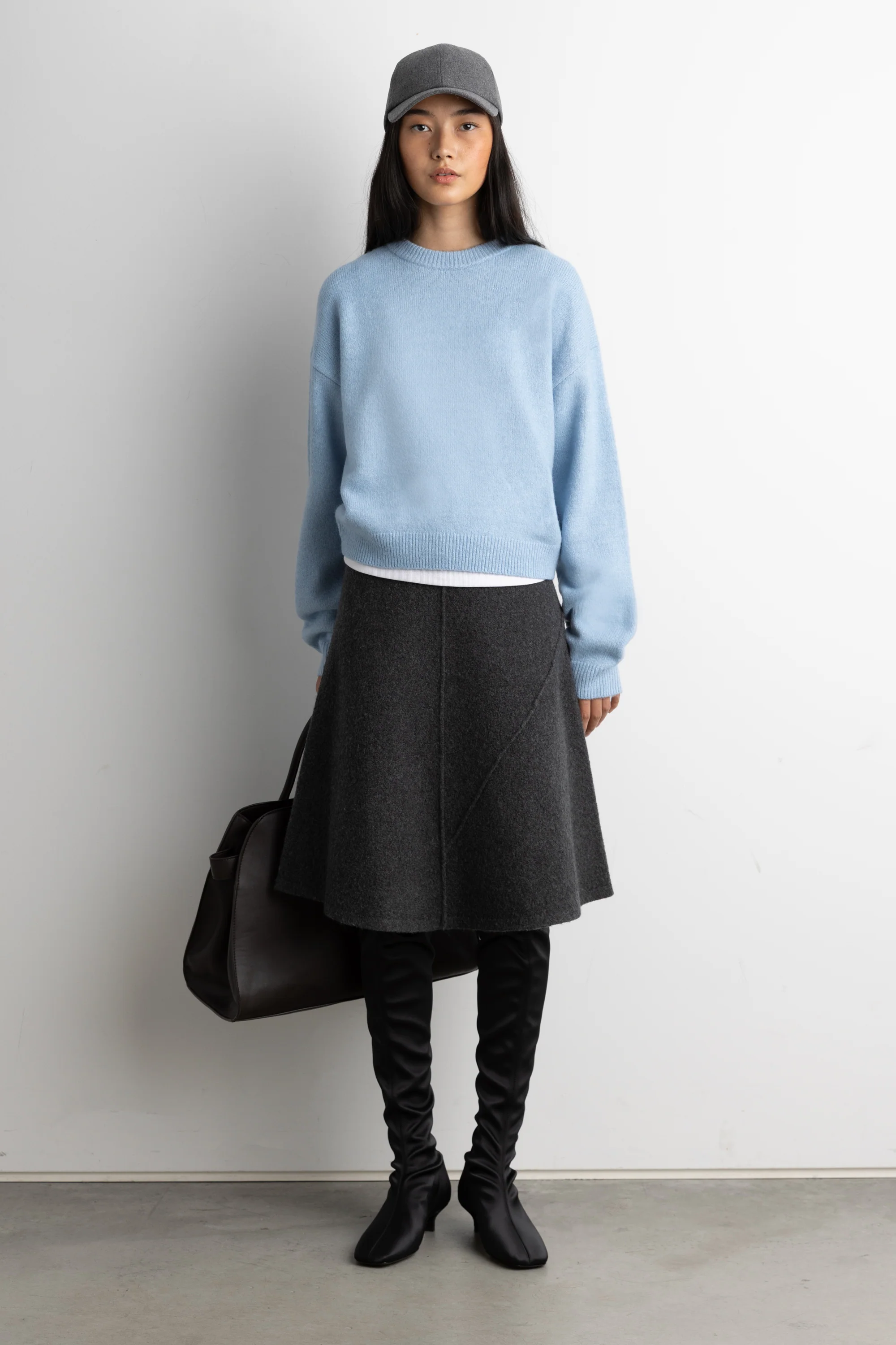 CROPPED CREWNECK SWEATER