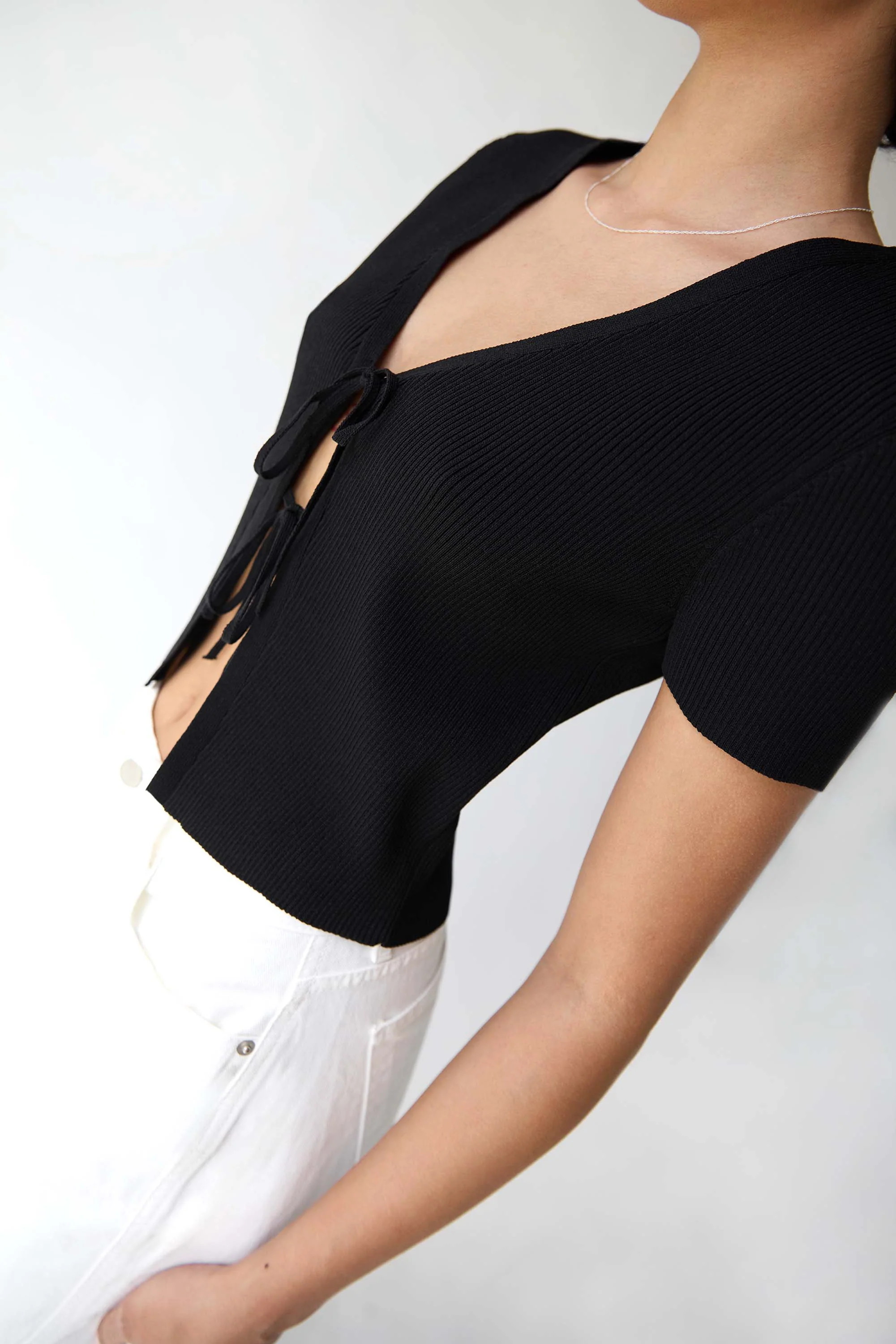 CROPPED SHORT SLEEVE SWEATER WITH OPEN FRONT TIES