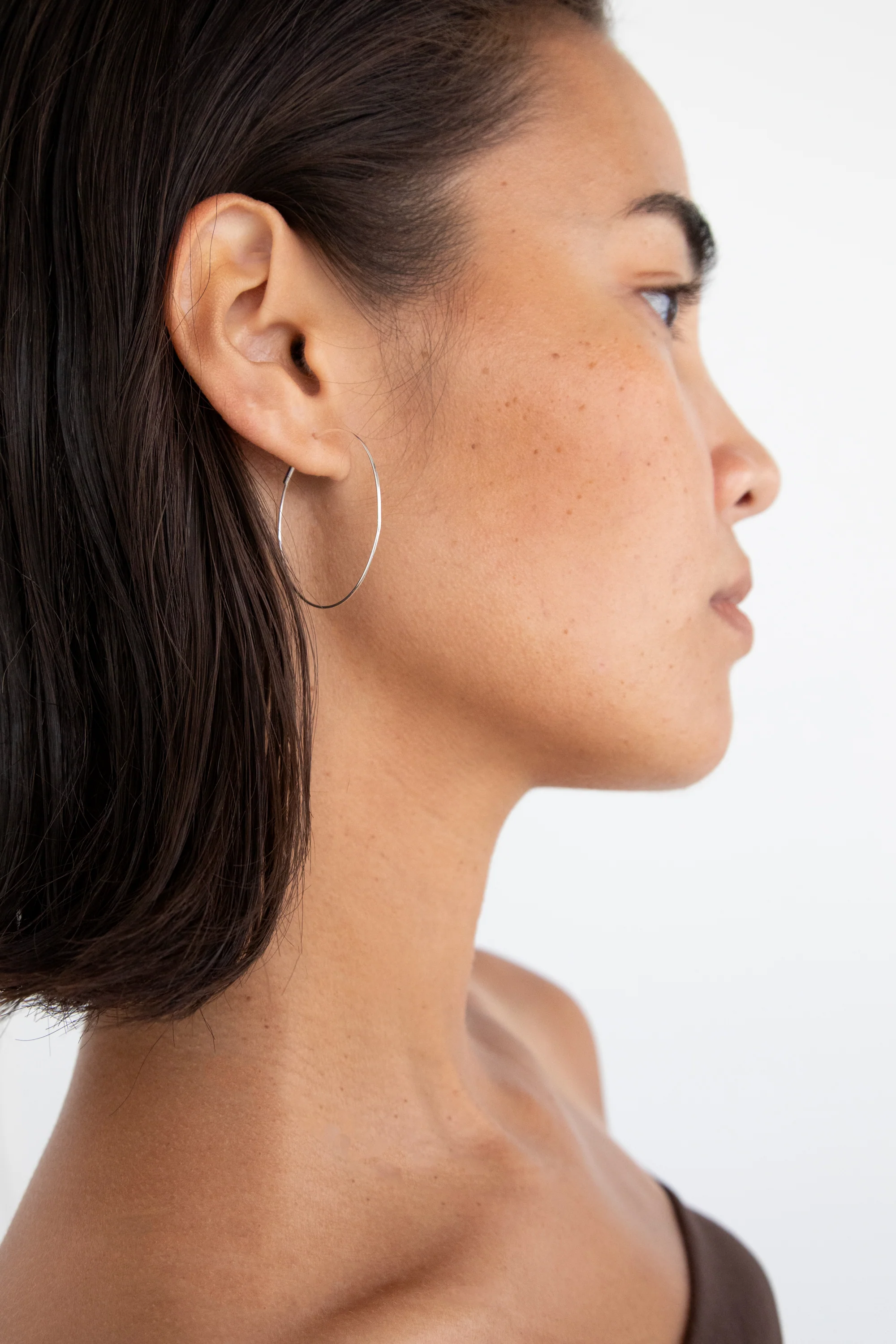 MEDIUM DAINTY HOOP - Image 5