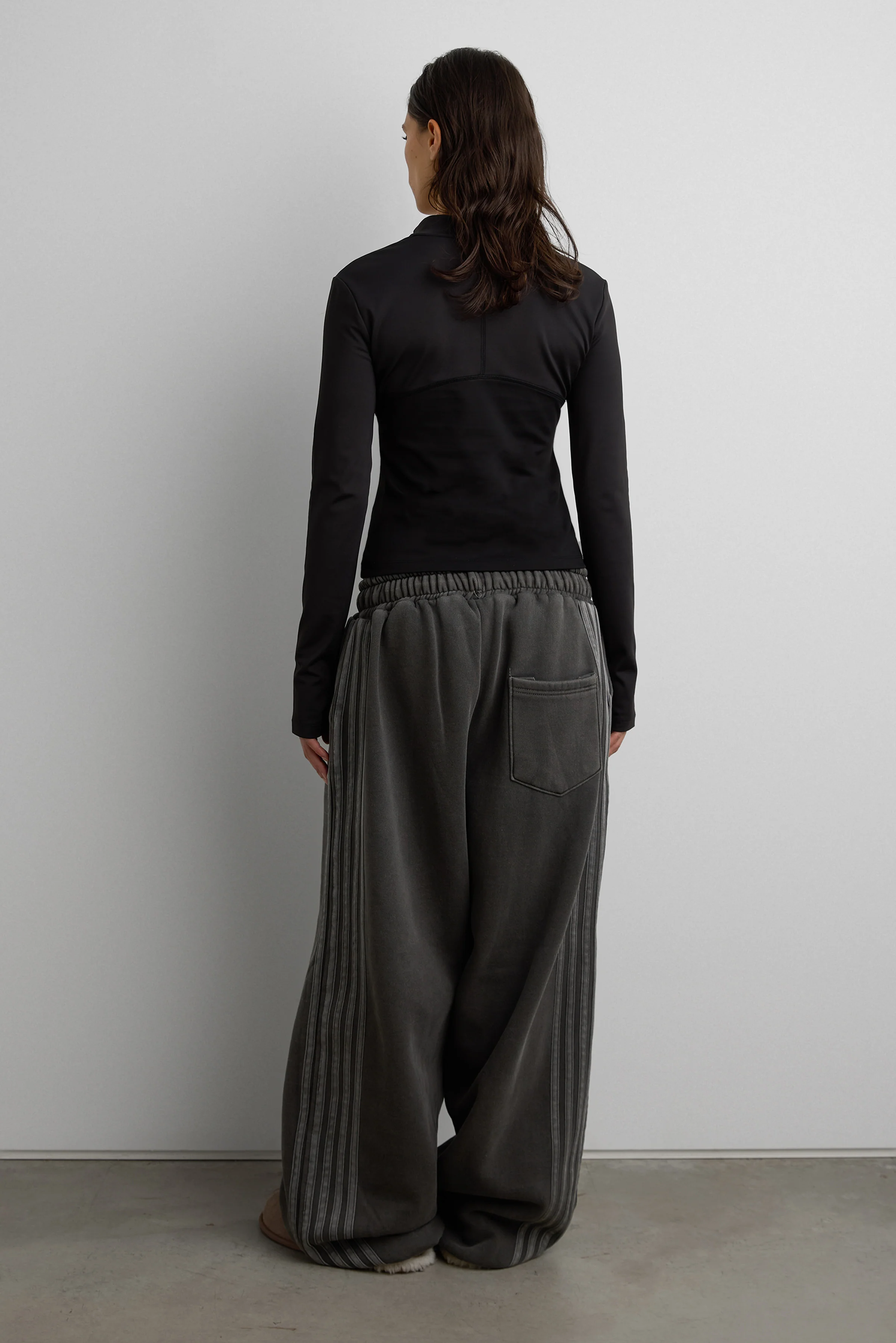 FITTED HALF ZIP MOCKNECK LONG SLEEVE TOP - Image 4