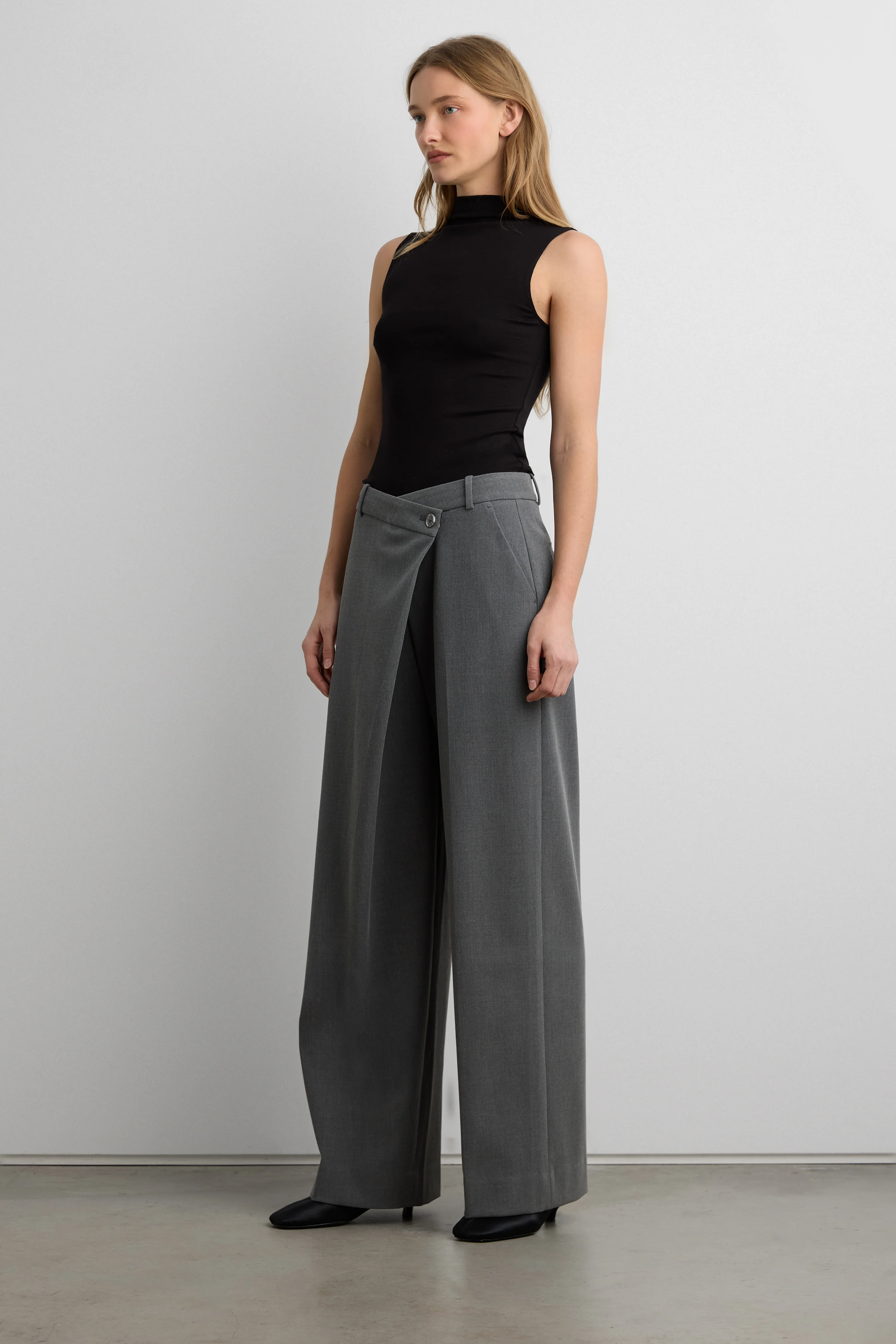FITTED MOCKNECK TANK TOP - Image 3