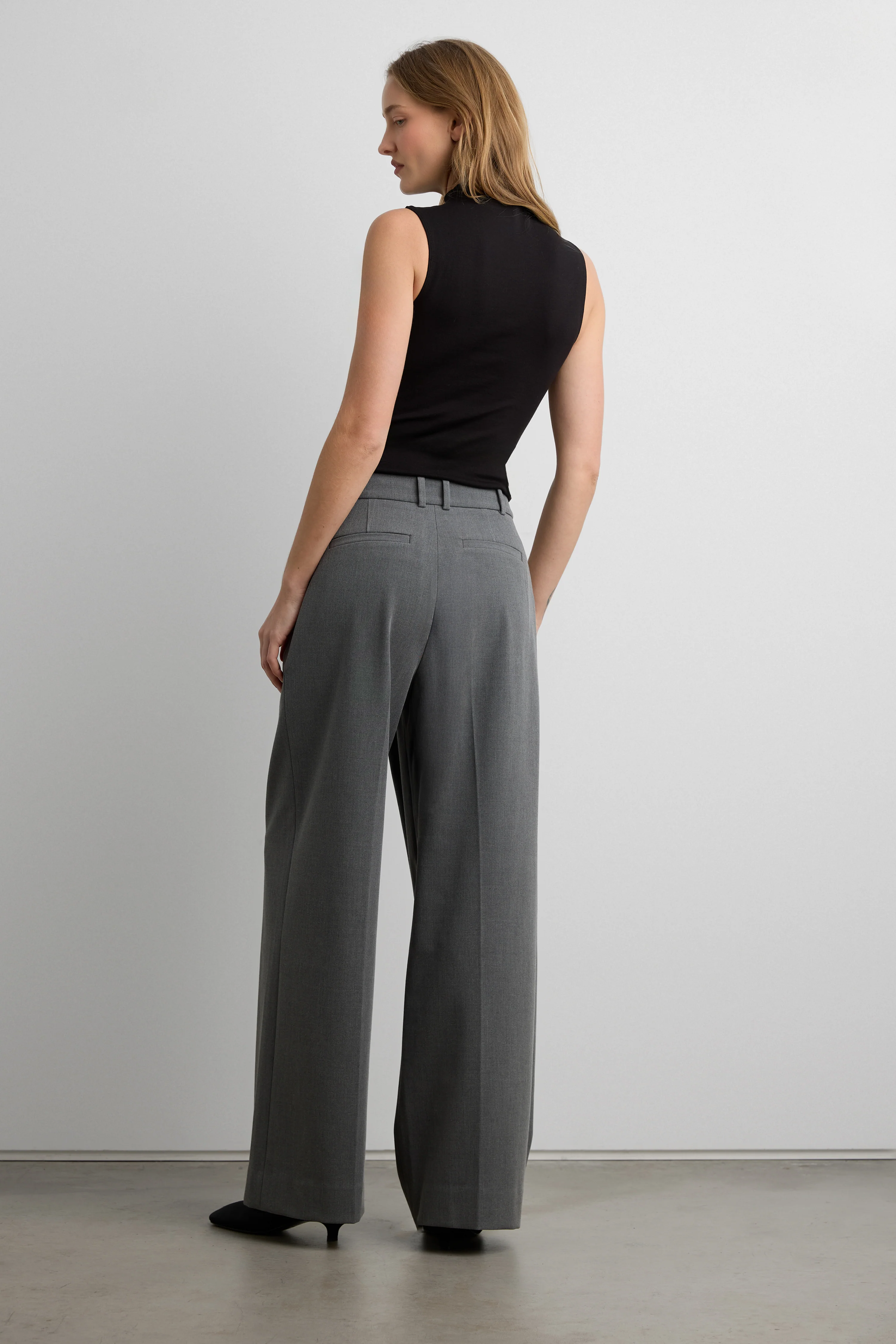 FITTED MOCKNECK TANK TOP - Image 4