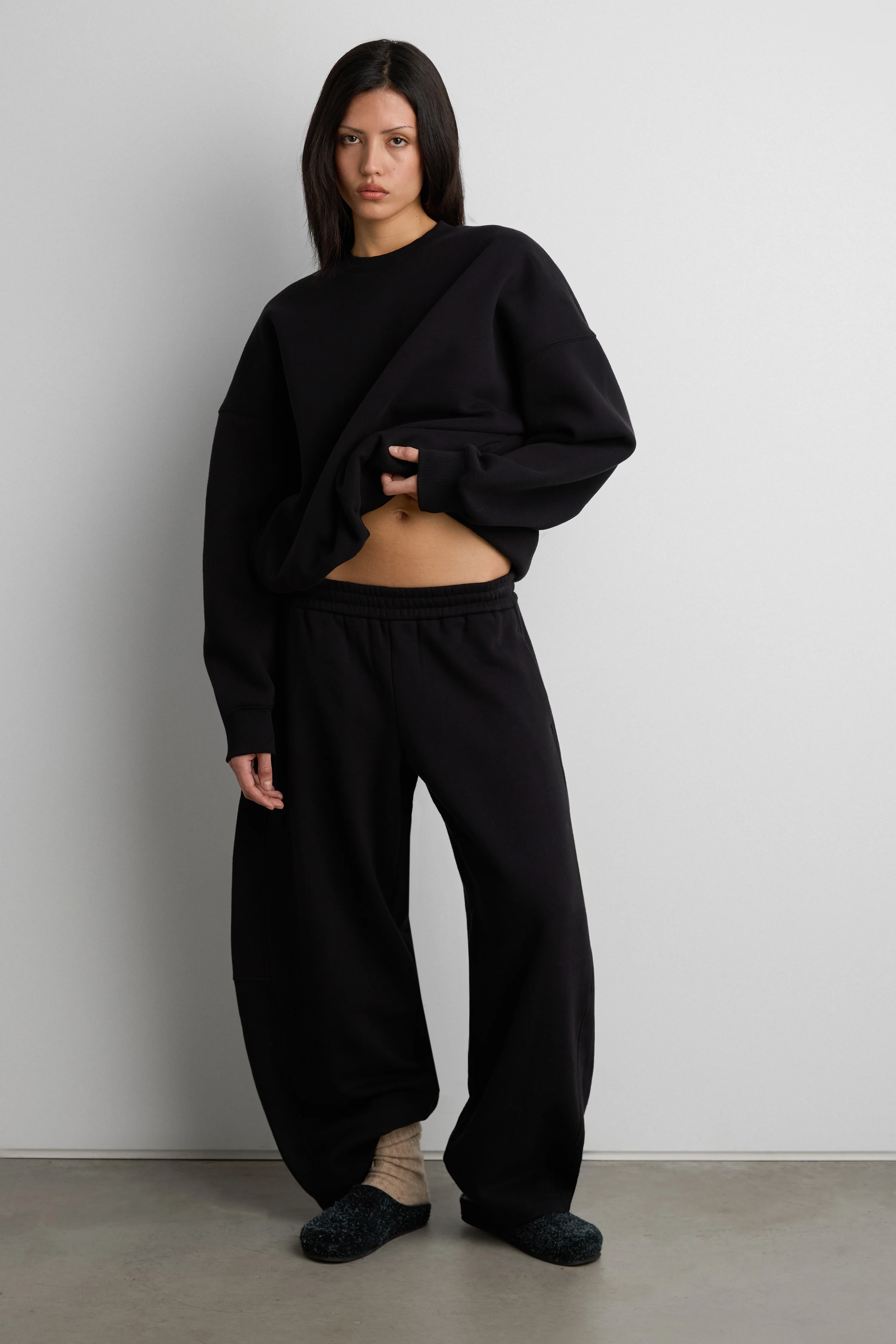 FLEECE STUDIO BARREL LEG SWEATPANT - Image 3