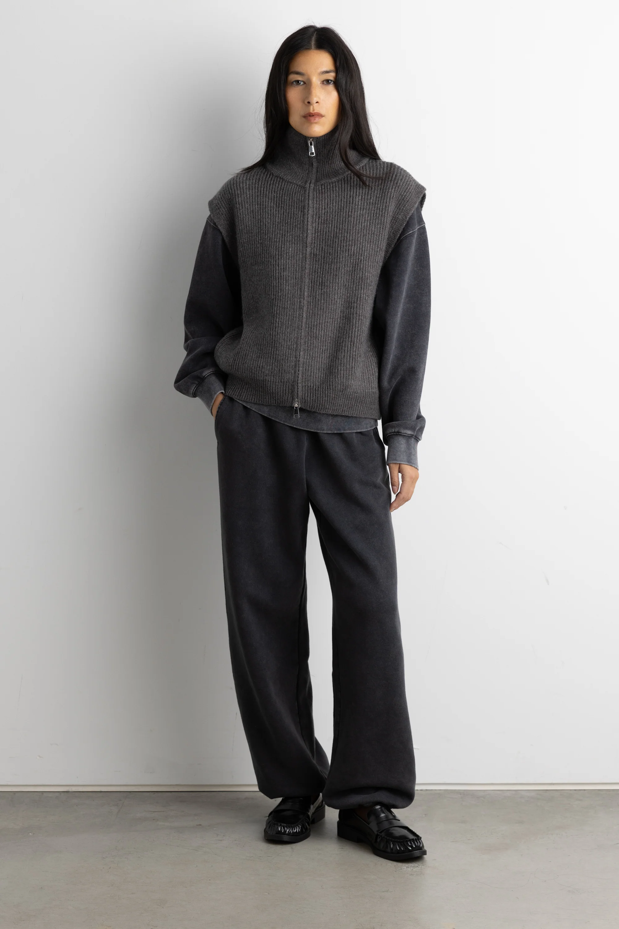 FLEECE STUDIO SWEATPANT WITH SHOCKCORD HEM - Image 8