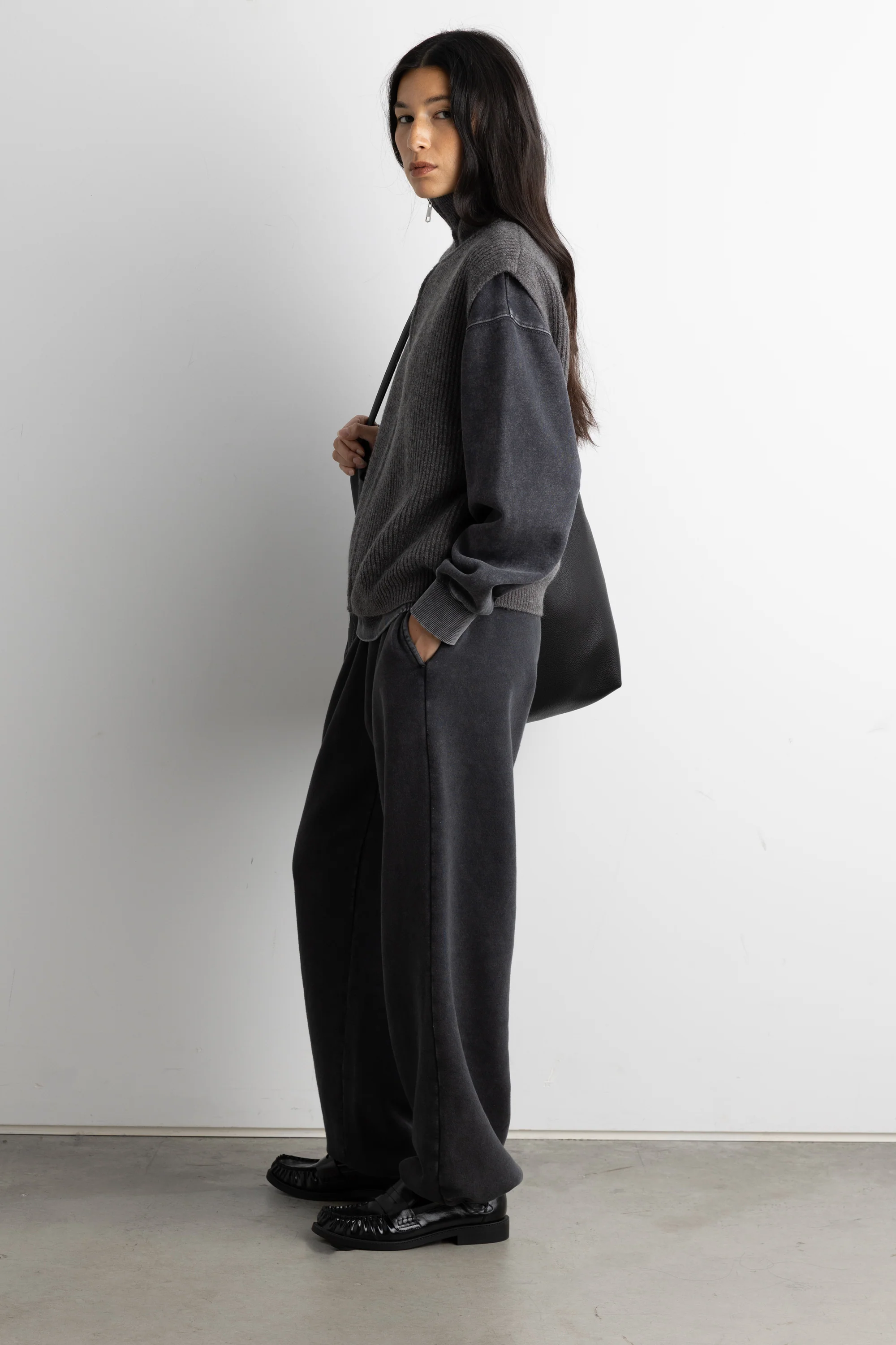 FLEECE STUDIO SWEATPANT WITH SHOCKCORD HEM - Image 9
