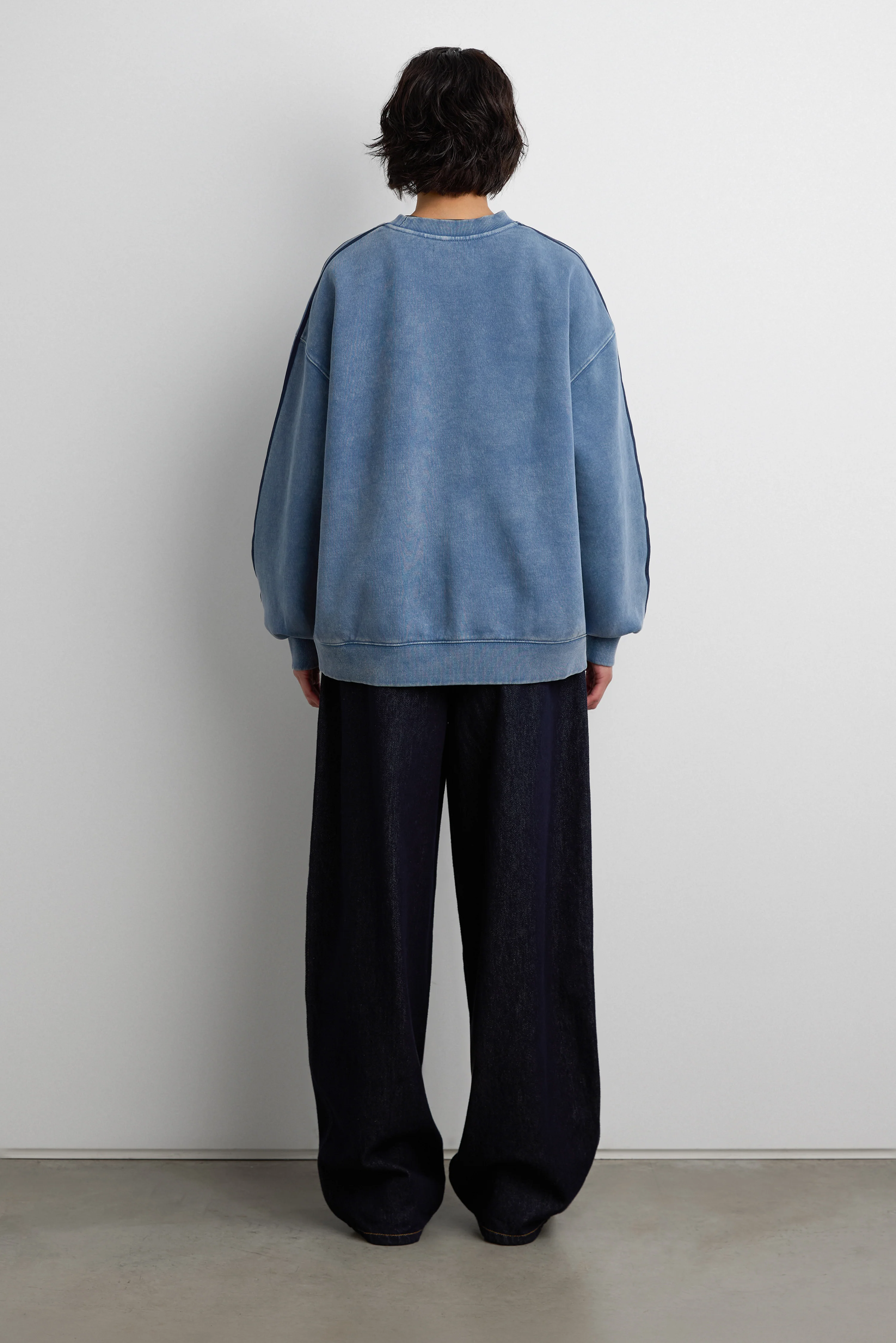 FLEECE STUDIO GRAPHIC PRINT SWEATSHIRT - Image 6