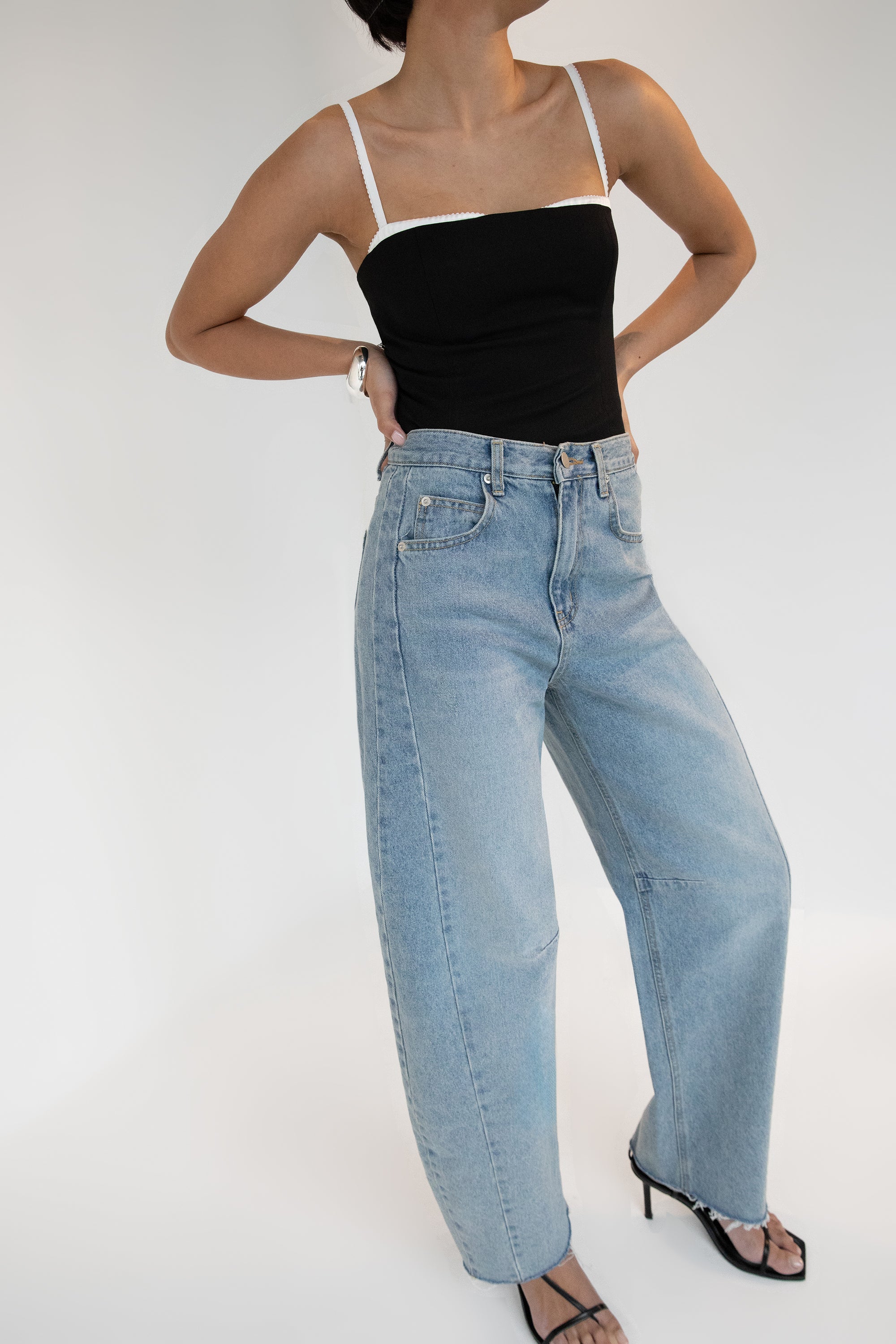 HIGH RISE VINTAGE WASH BARREL JEAN - Image 3