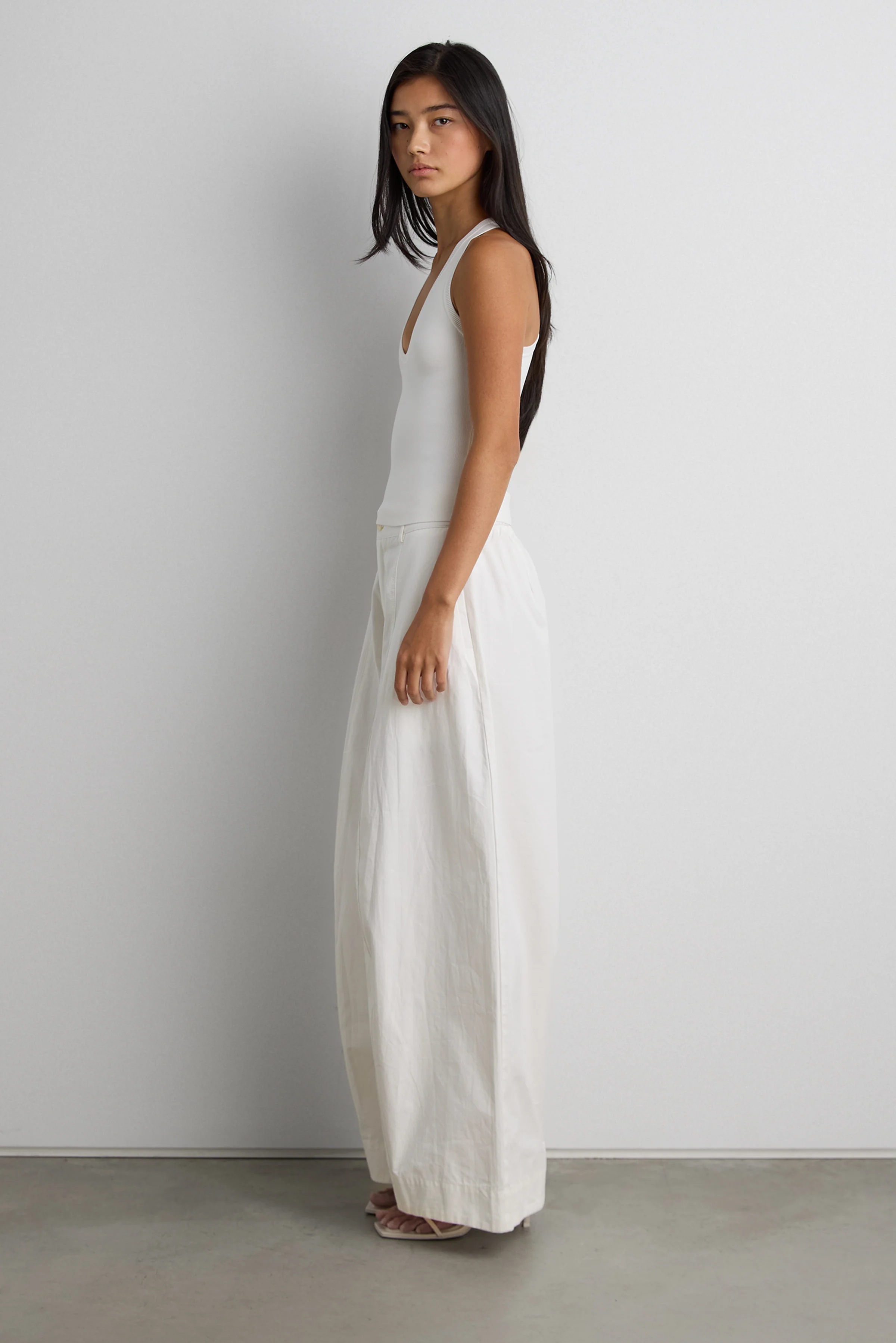 KNIT FORM RACERBACK TANK TOP - Image 3