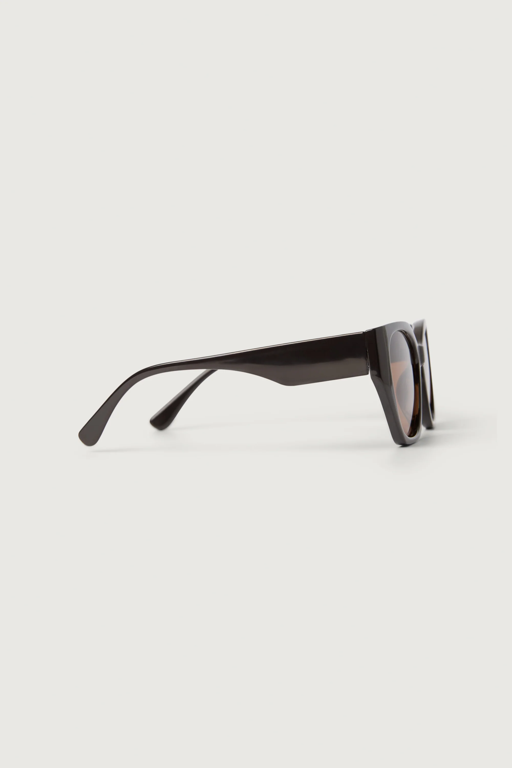 LARGE CAT EYE SUNGLASSES - Image 6