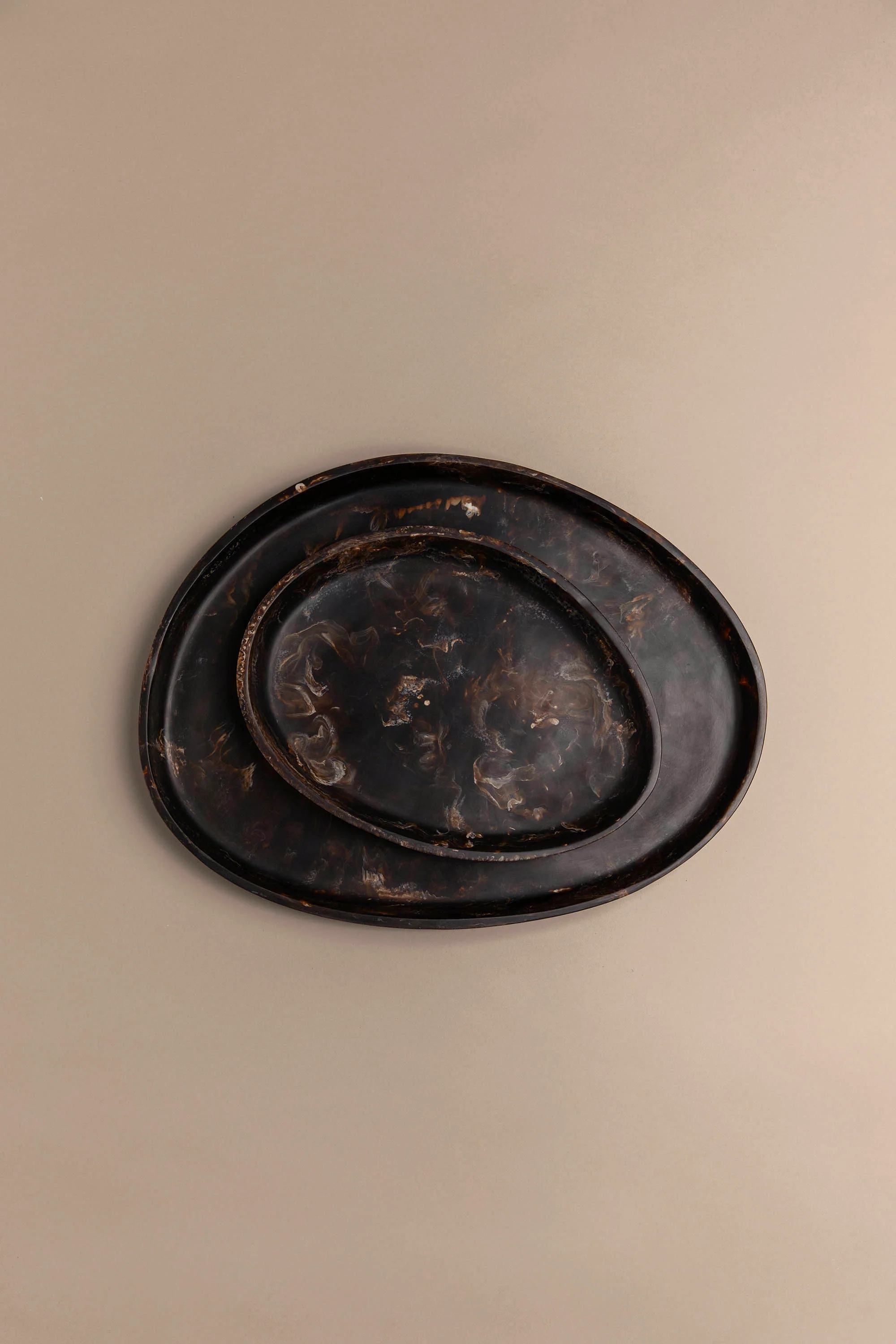 LARGE PEBBLE RESIN TRAY - Image 4