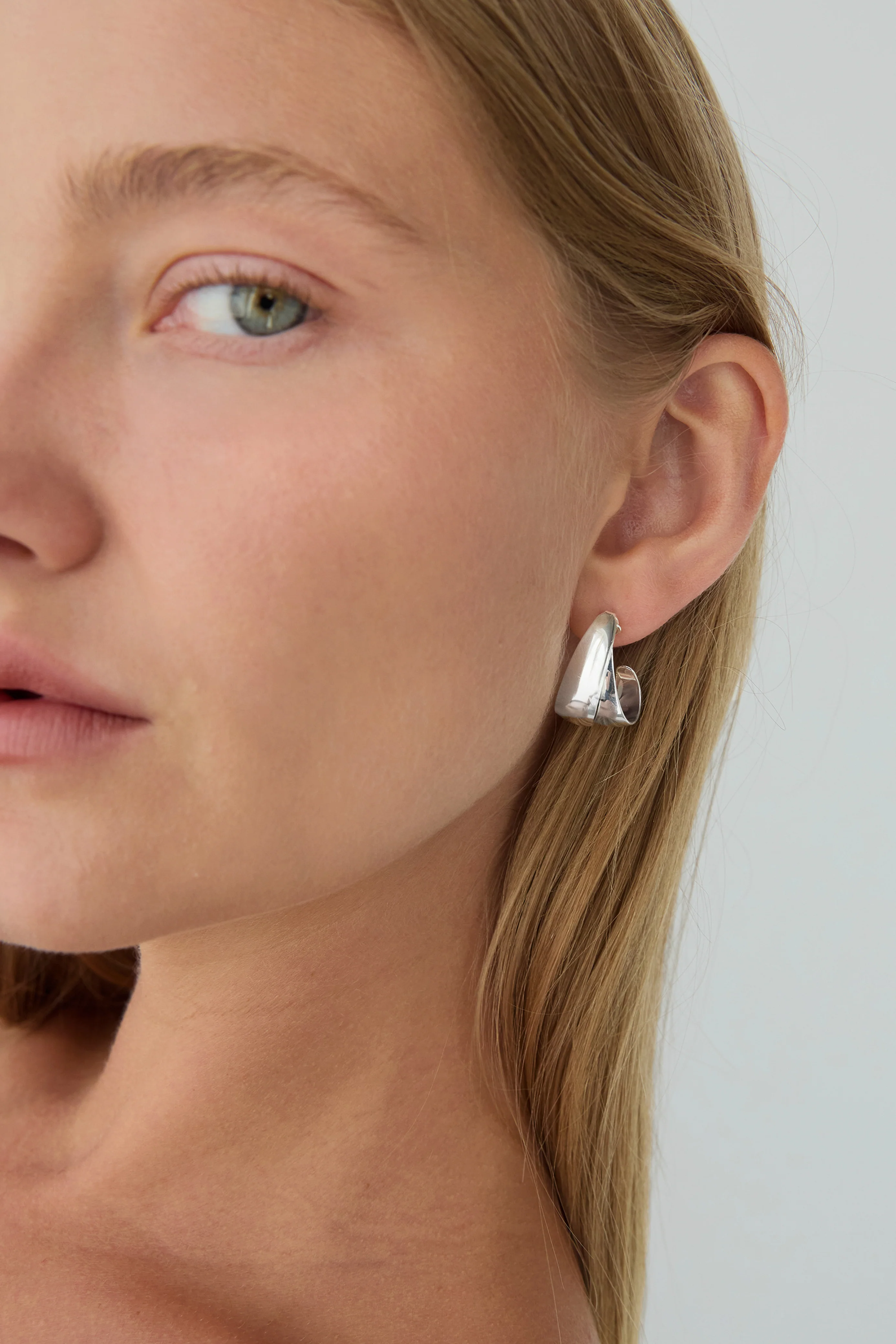 LAYERED CURVE EARRINGS - Image 2