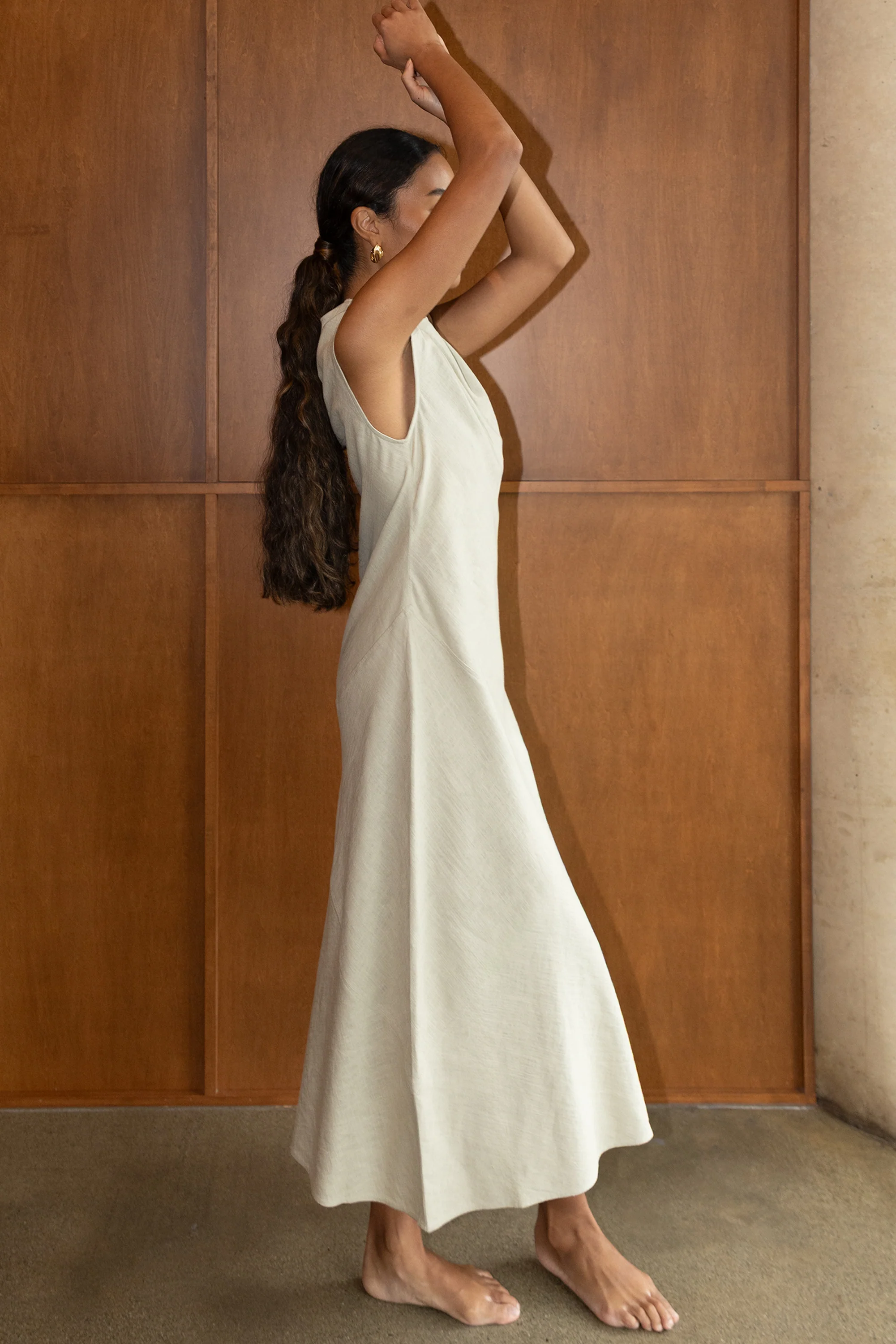 LINEN BLEND SLEEVELESS BIAS CUT MIDI DRESS - Image 6