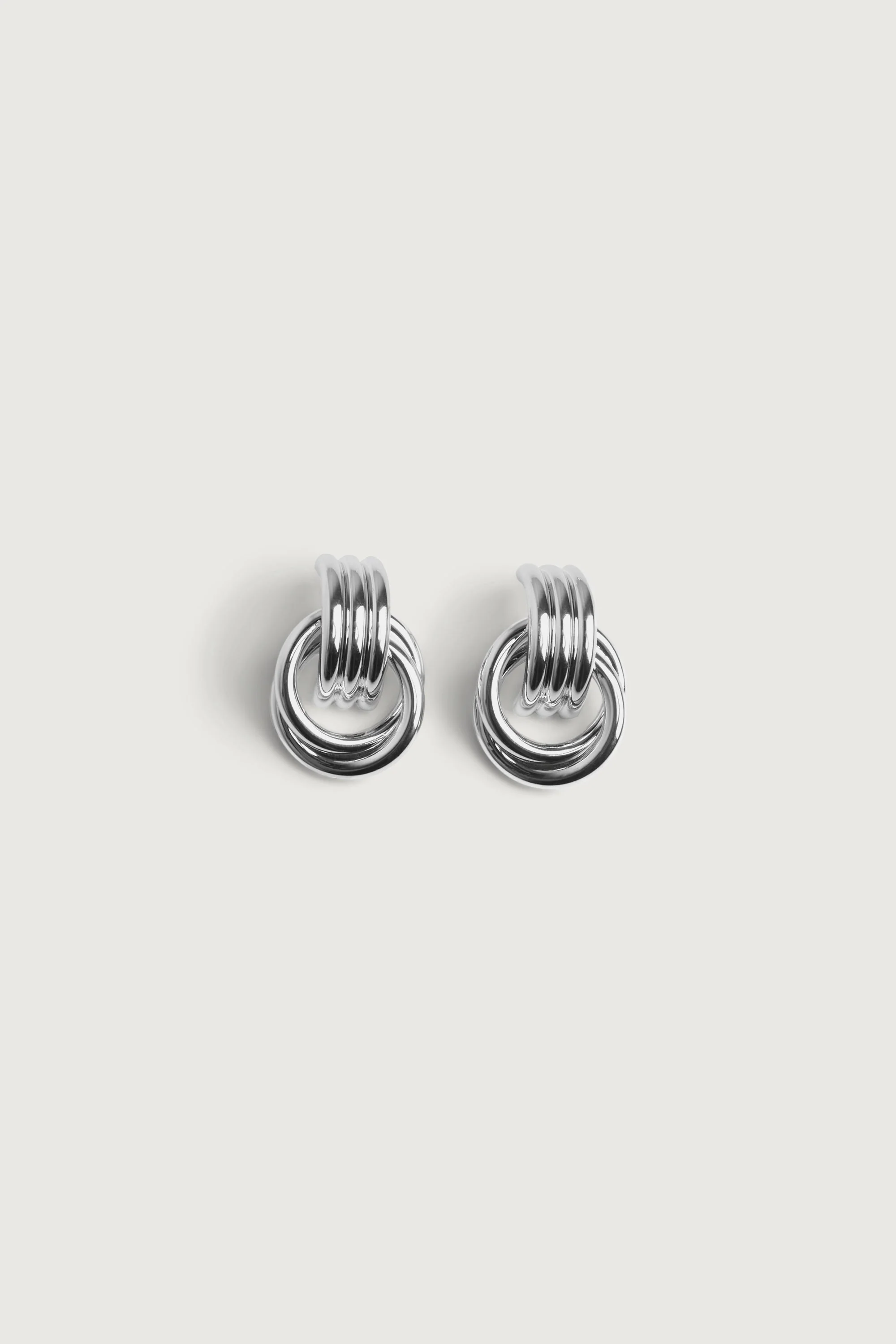 MEDIUM KNOTTED EARRINGS - Image 3