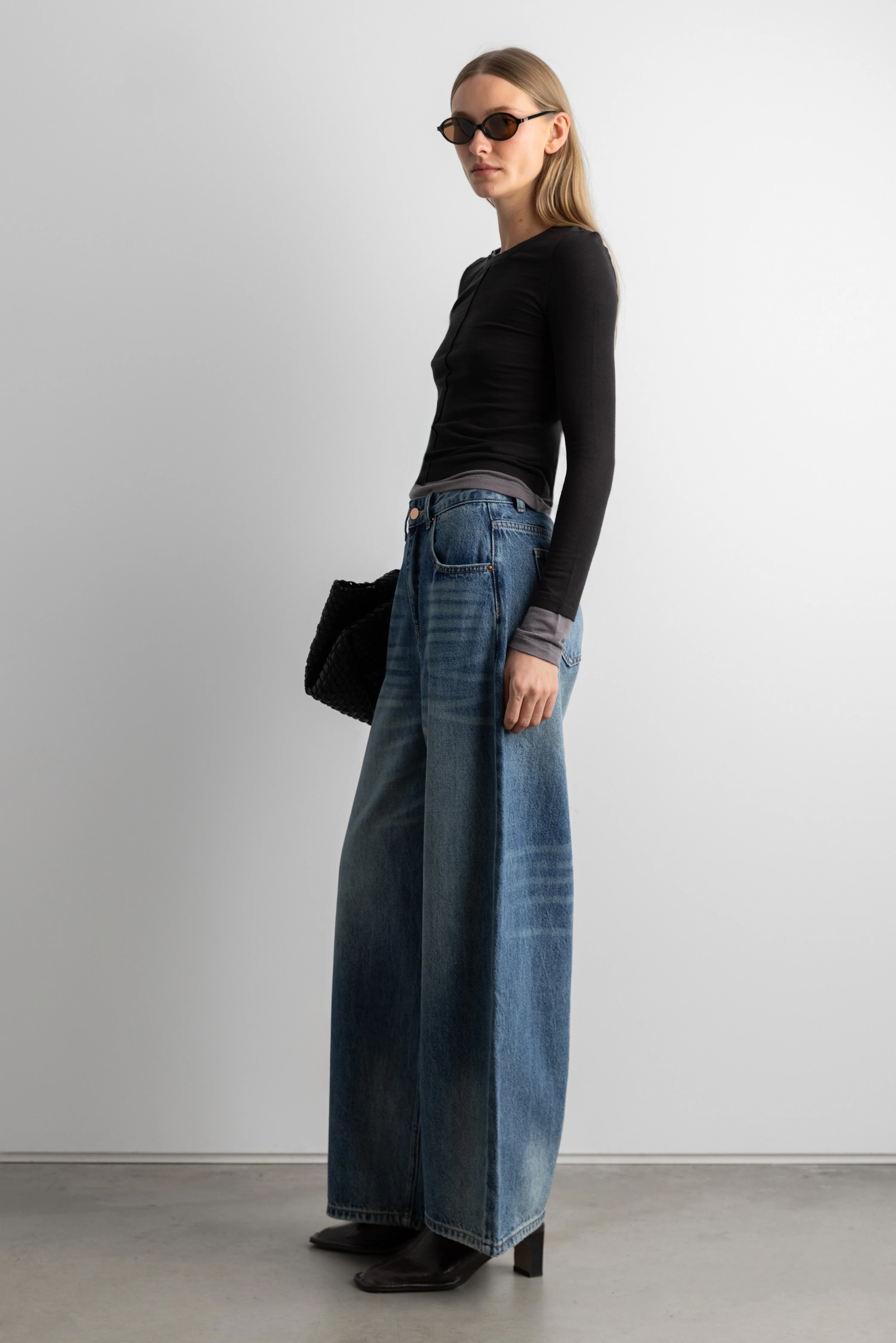 MEDIUM WASH WIDE LEG DENIM JEAN - Image 2