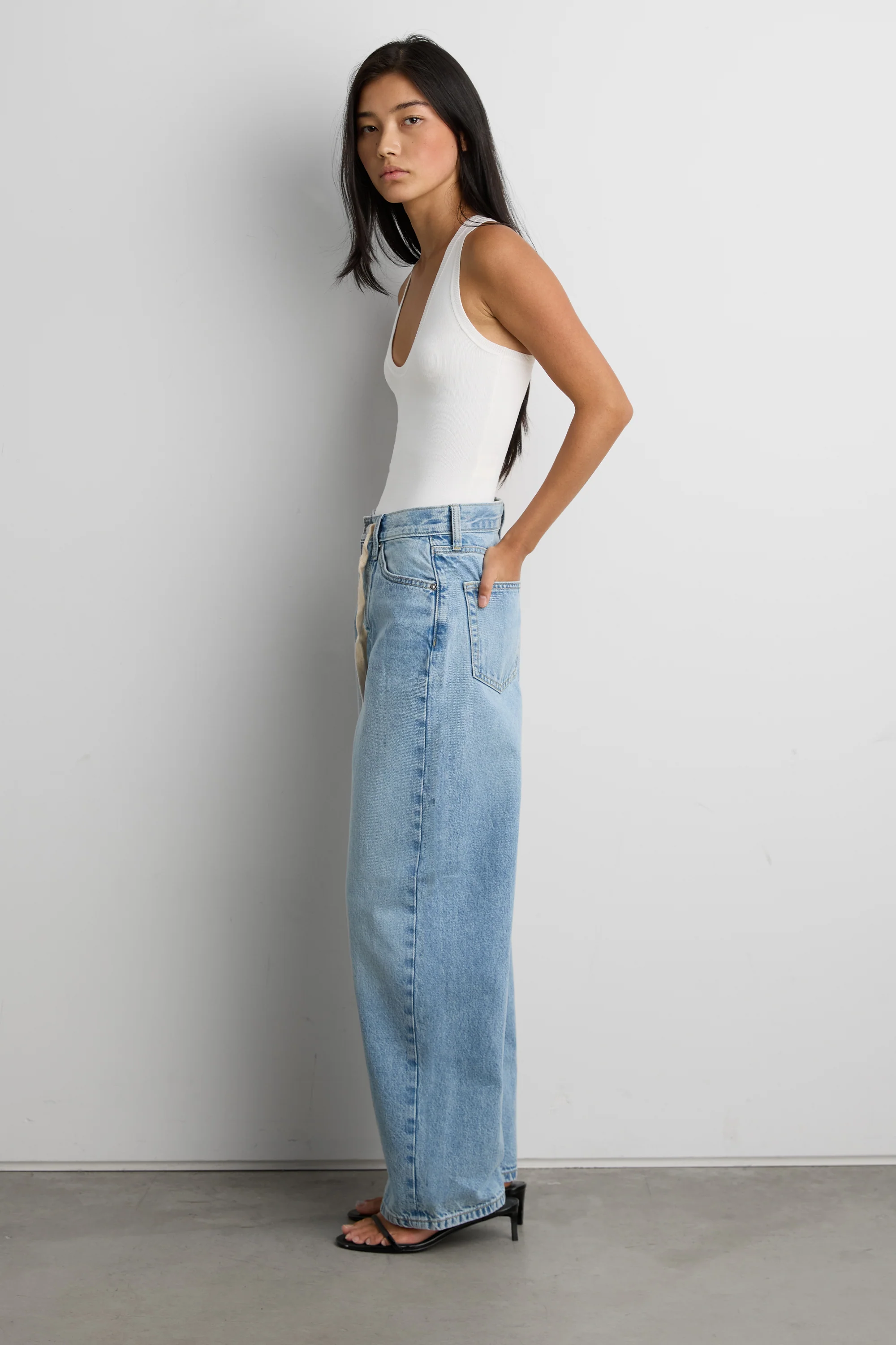 MID-RISE WIDE LEG JEAN WITH DRAWSTRING WAIST - Image 3