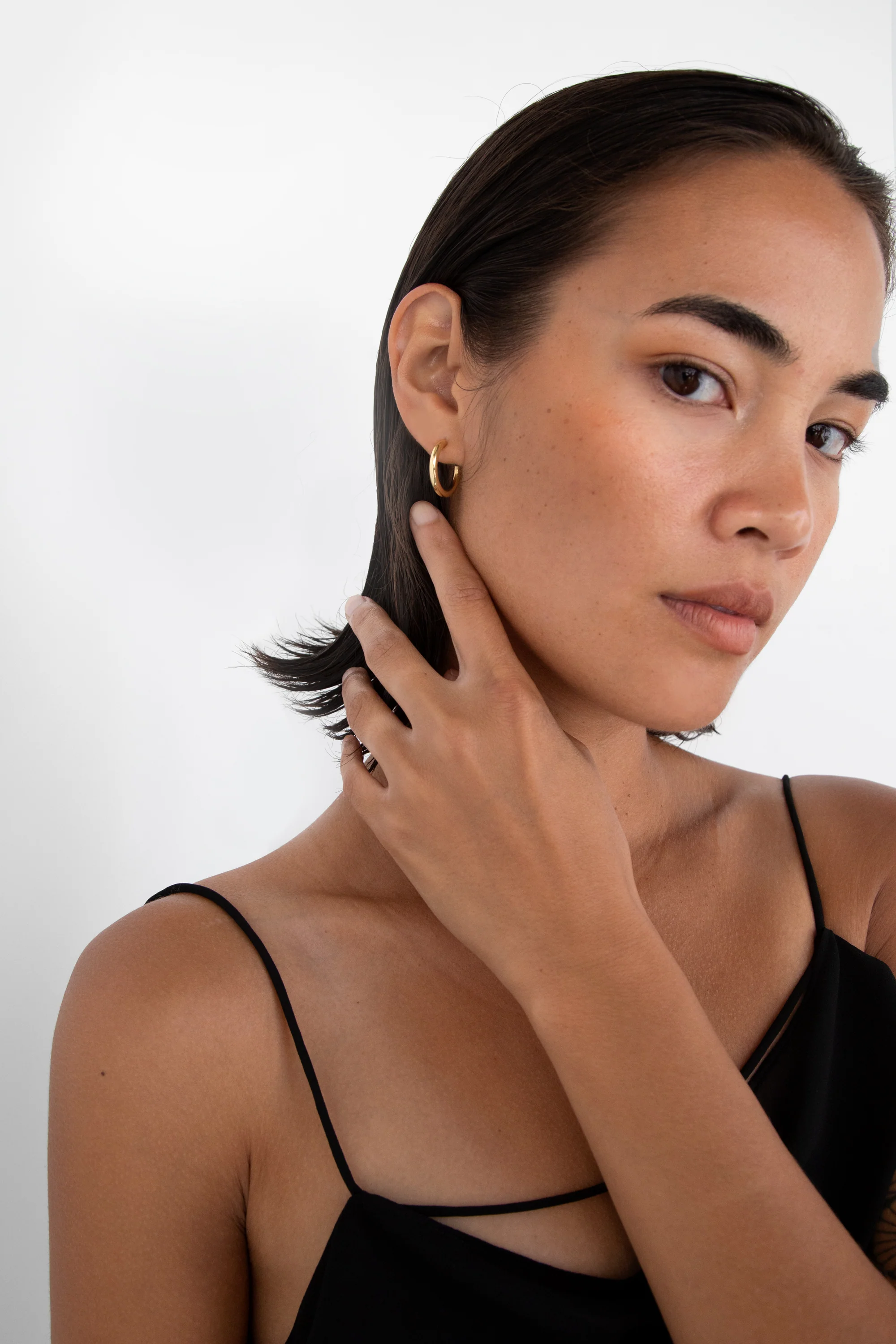 SMALL HOOP EARRINGS - Image 4