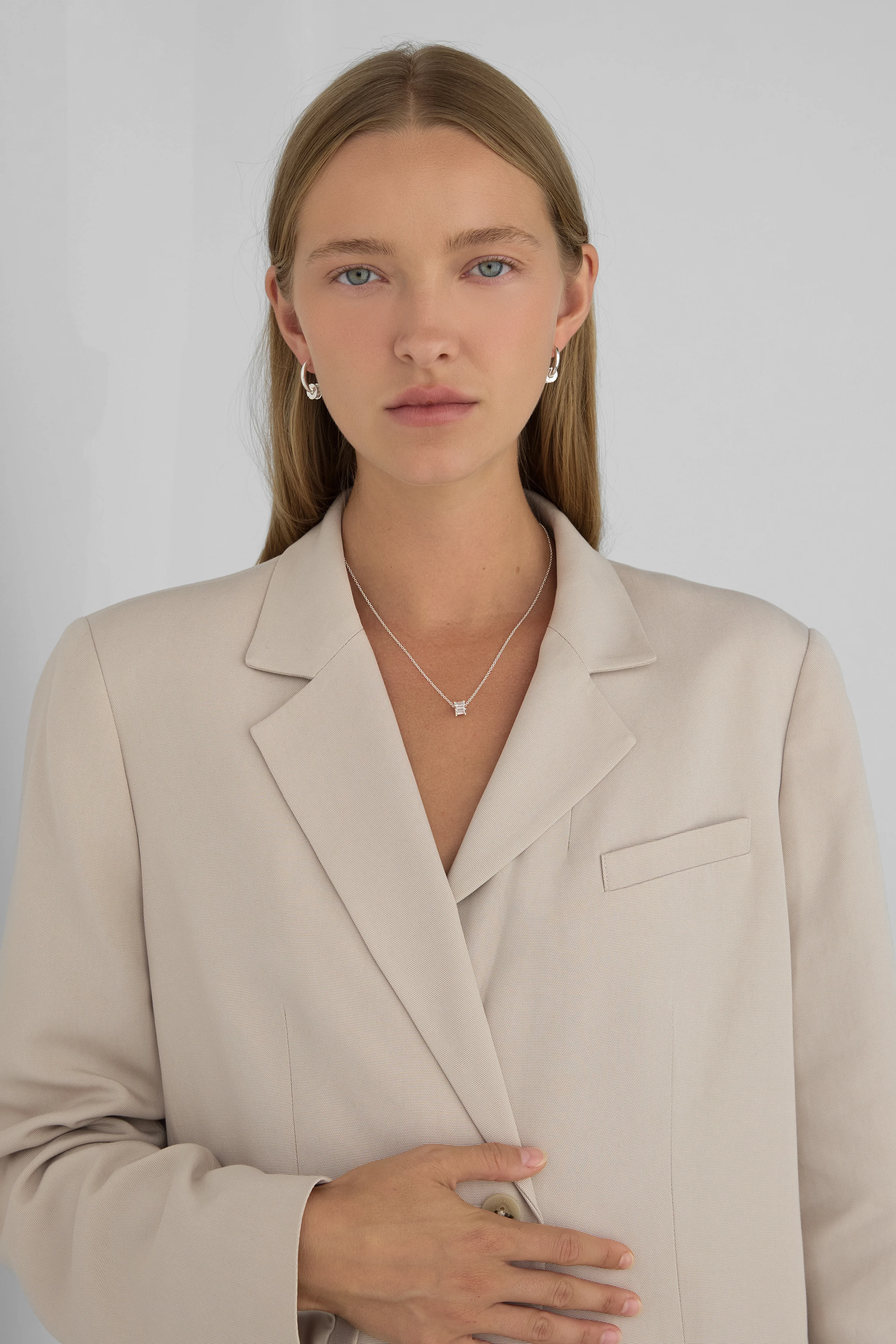 MINIMAL CHAIN WITH PENDANT - Image 4