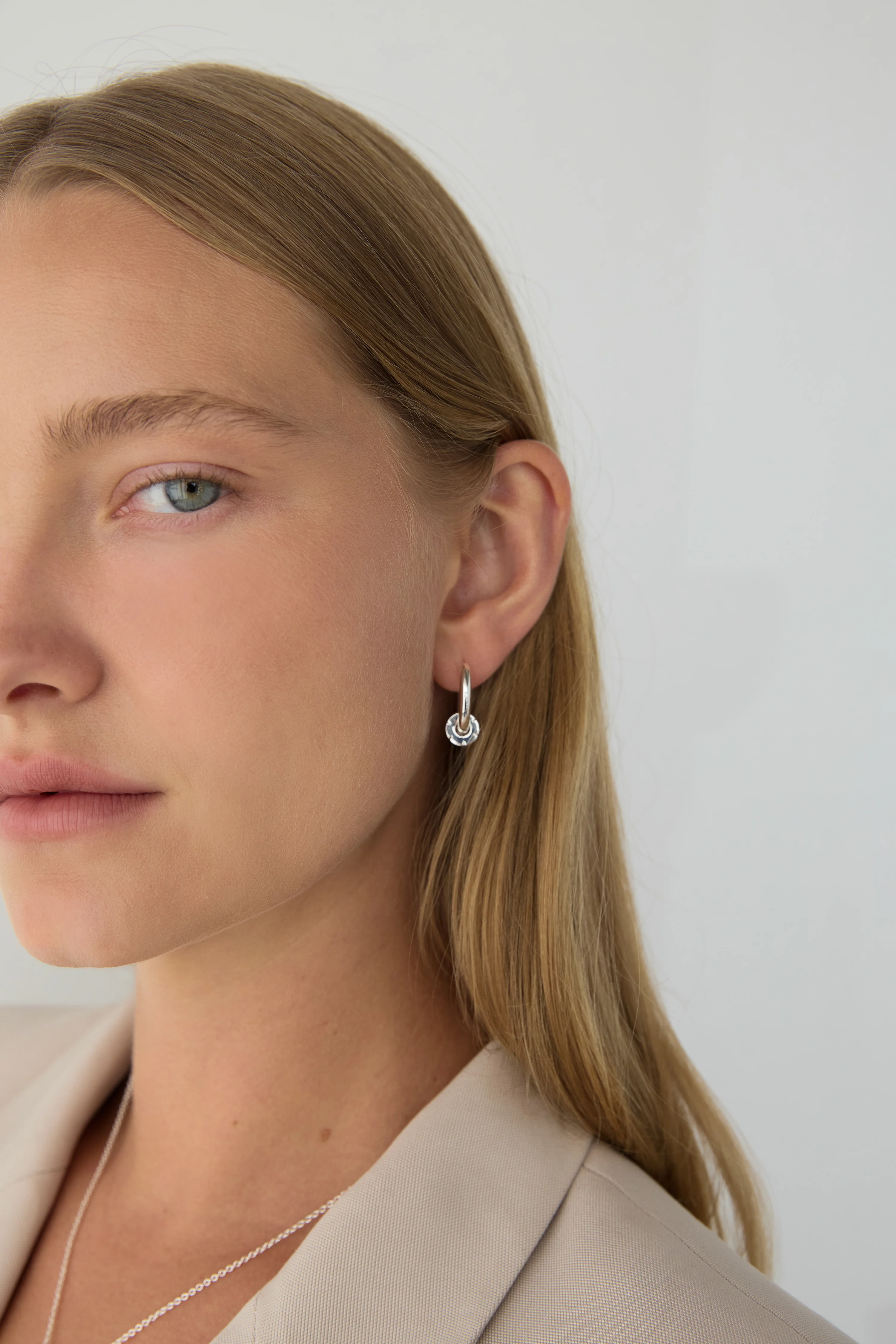 MINIMAL GEM HOOP EARRINGS - Image 2