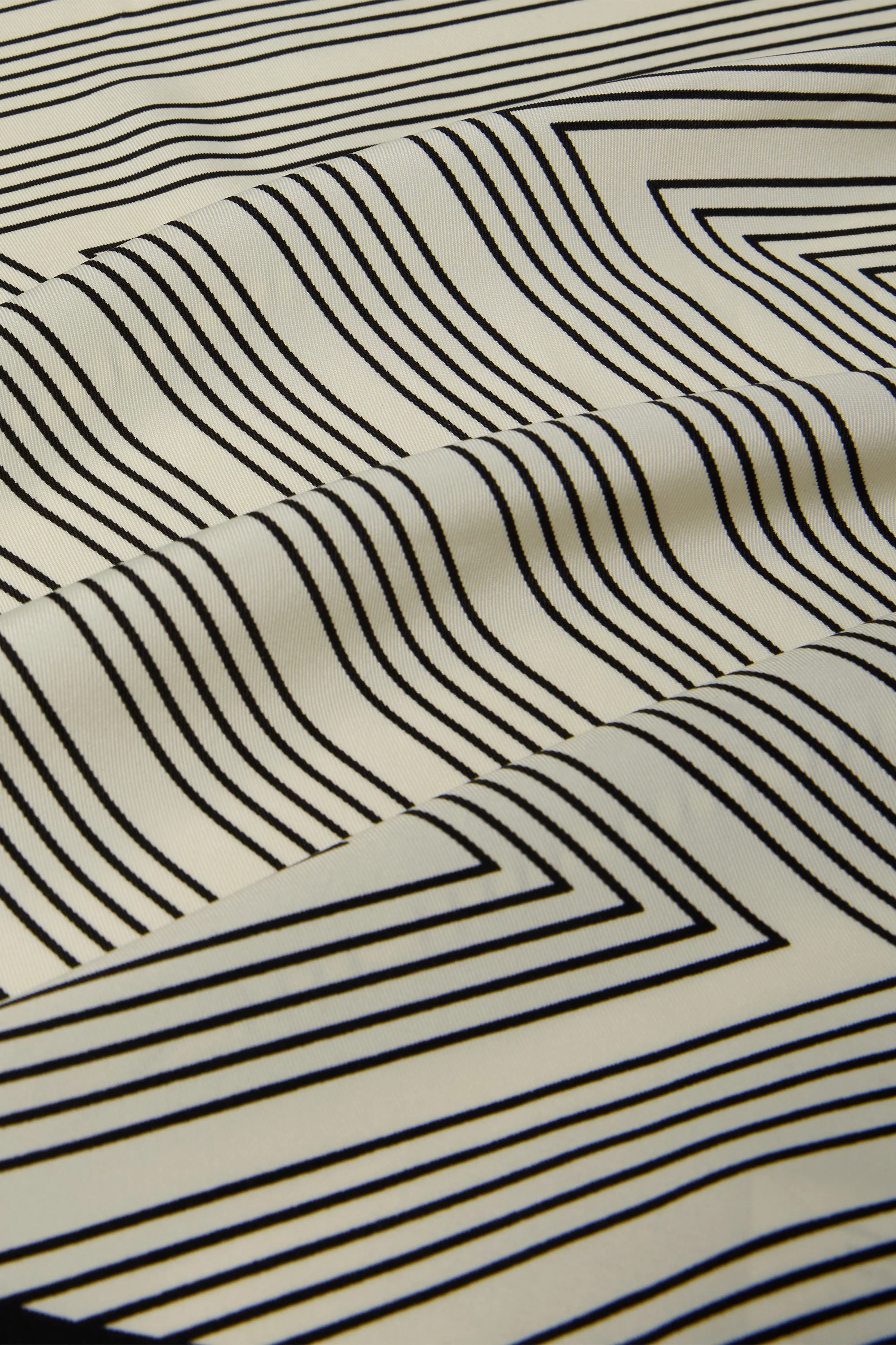 MONOCHROME ZIGZAG SCARF - Image 6