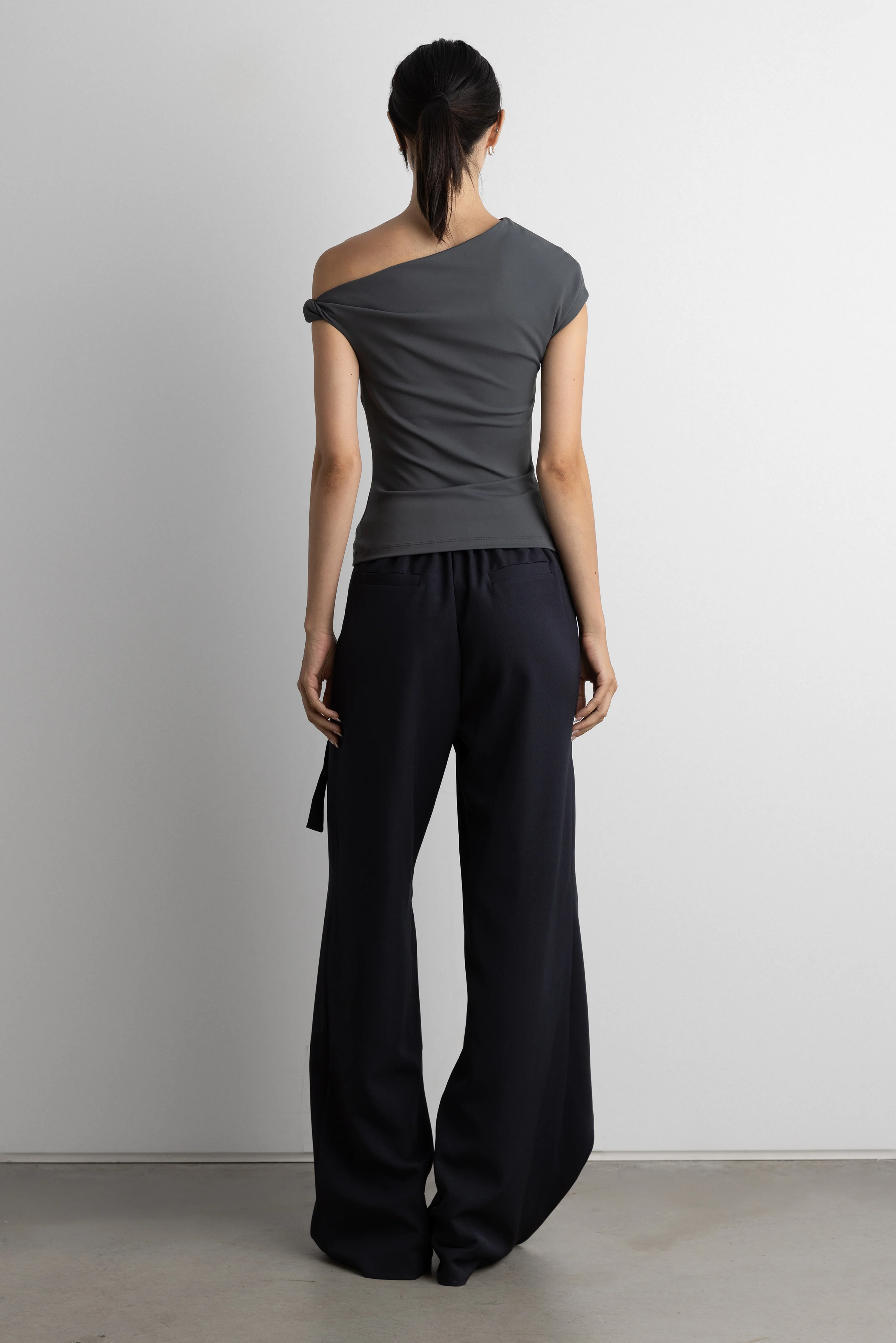 OFF SHOULDER TOP WITH SIDE TWIST DETAIL - Image 4