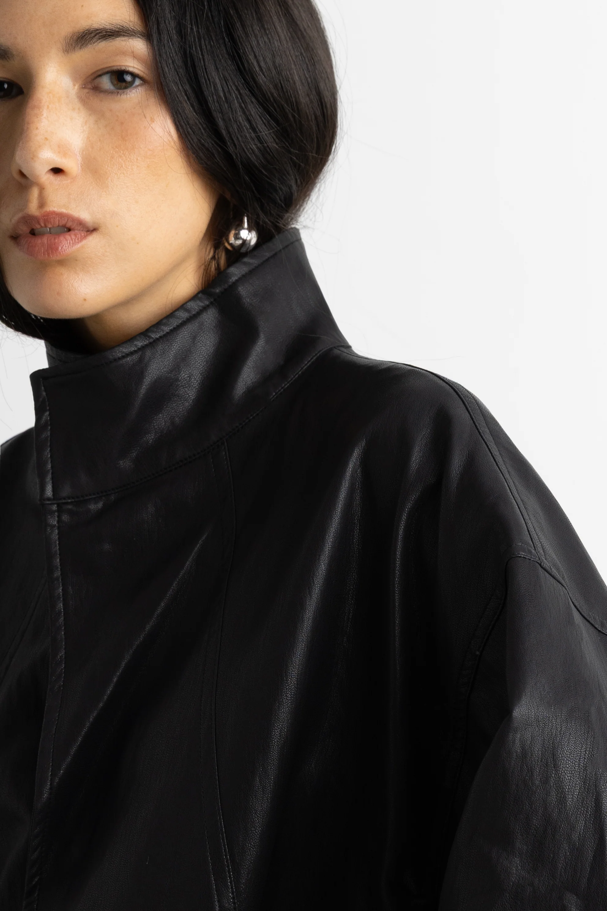 OVERSIZED FUNNEL NECK VEGAN LEATHER JACKET - Image 5