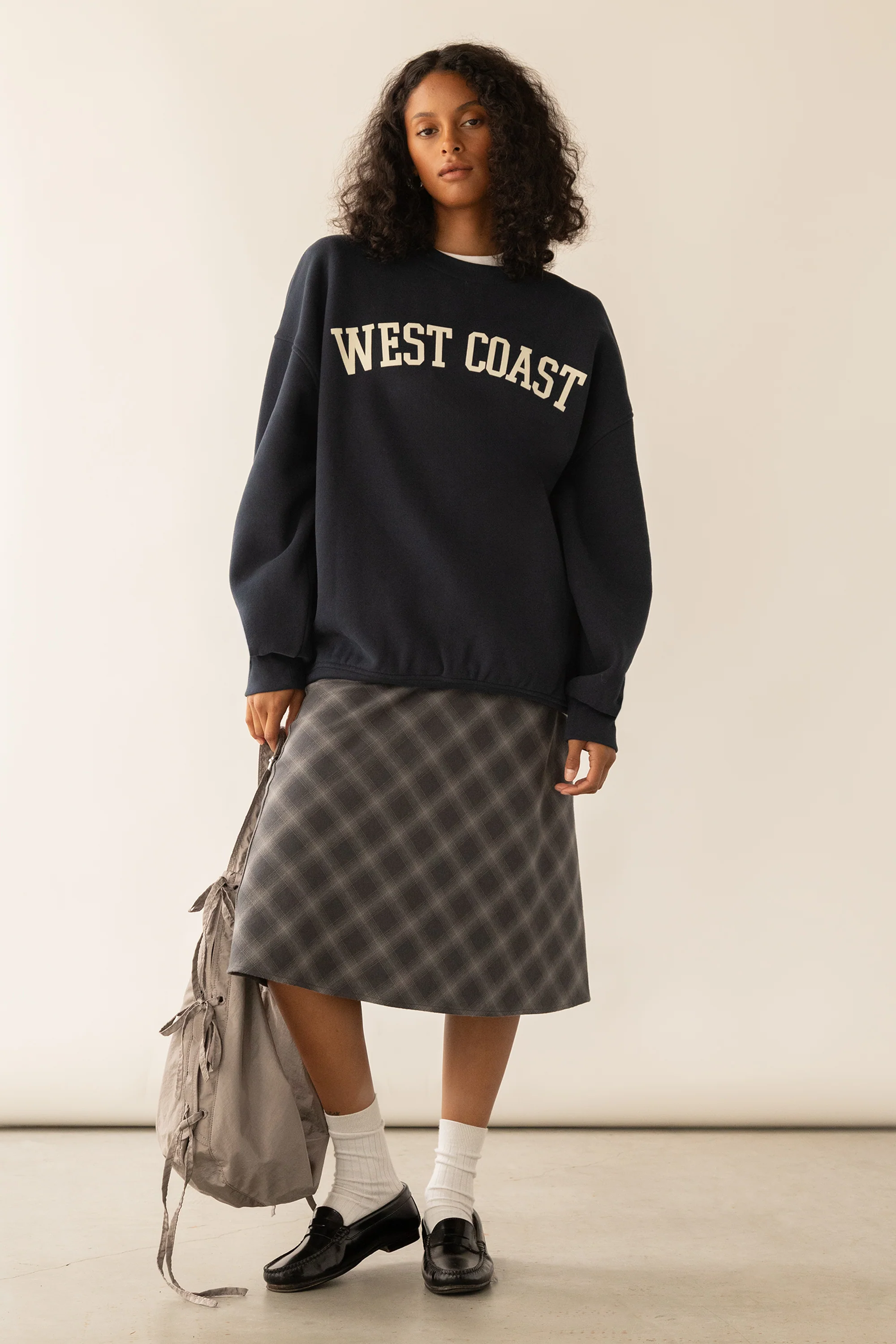 OVERSIZED GRAPHIC SWEATSHIRT - Image 15