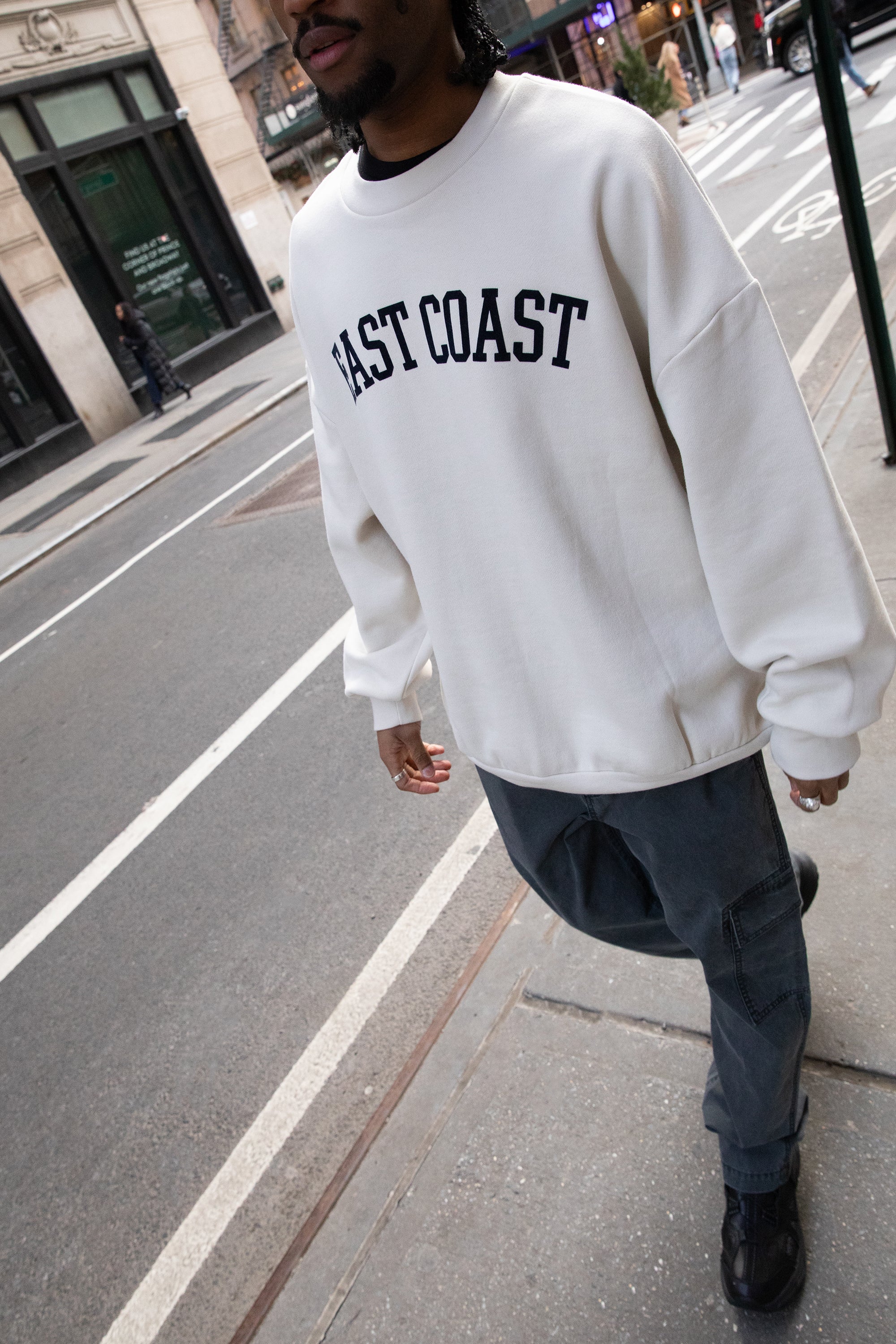OVERSIZED GRAPHIC SWEATSHIRT - Image 7