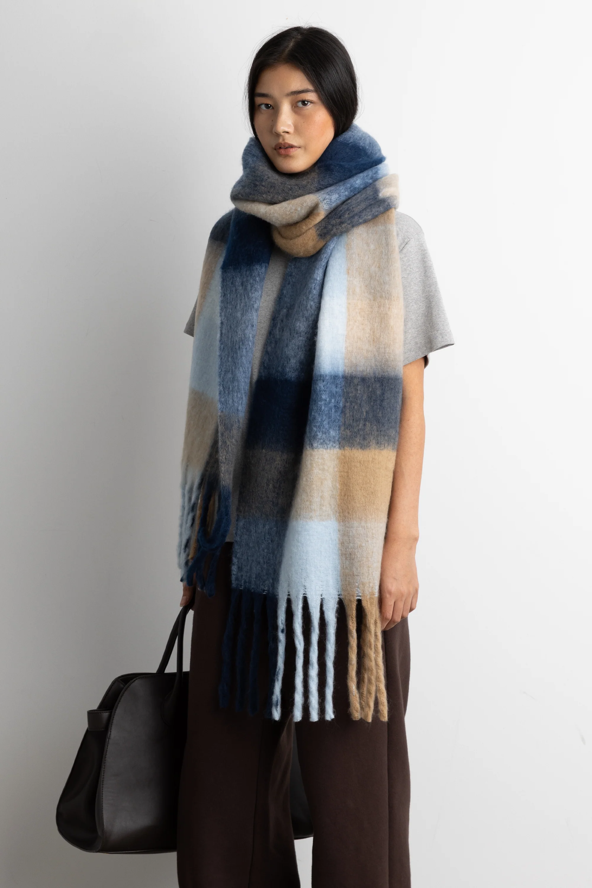 PATTERNED SCARF WITH TASSELS - Image 2