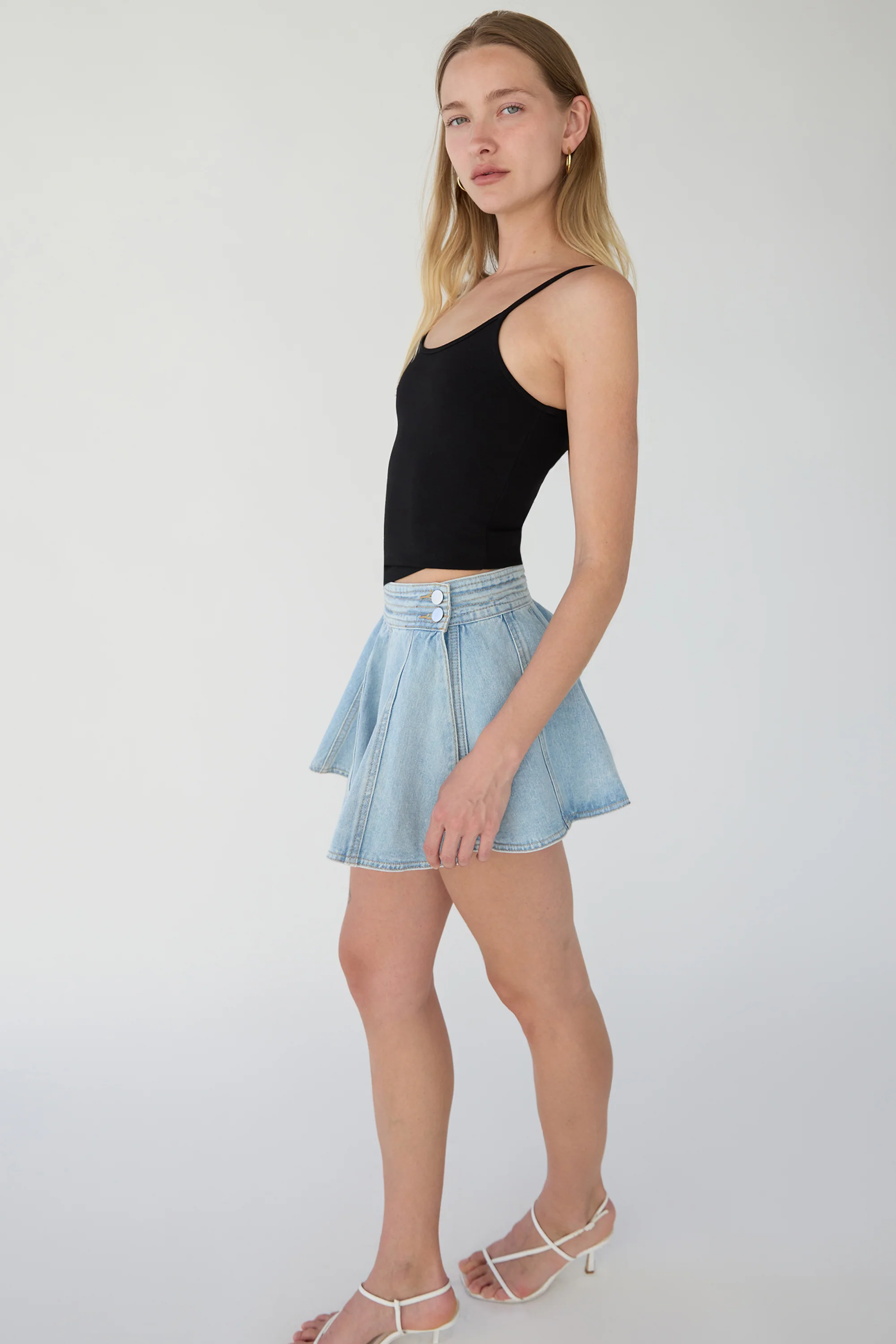 PLEATED DENIM MINI SKORT - Image 4