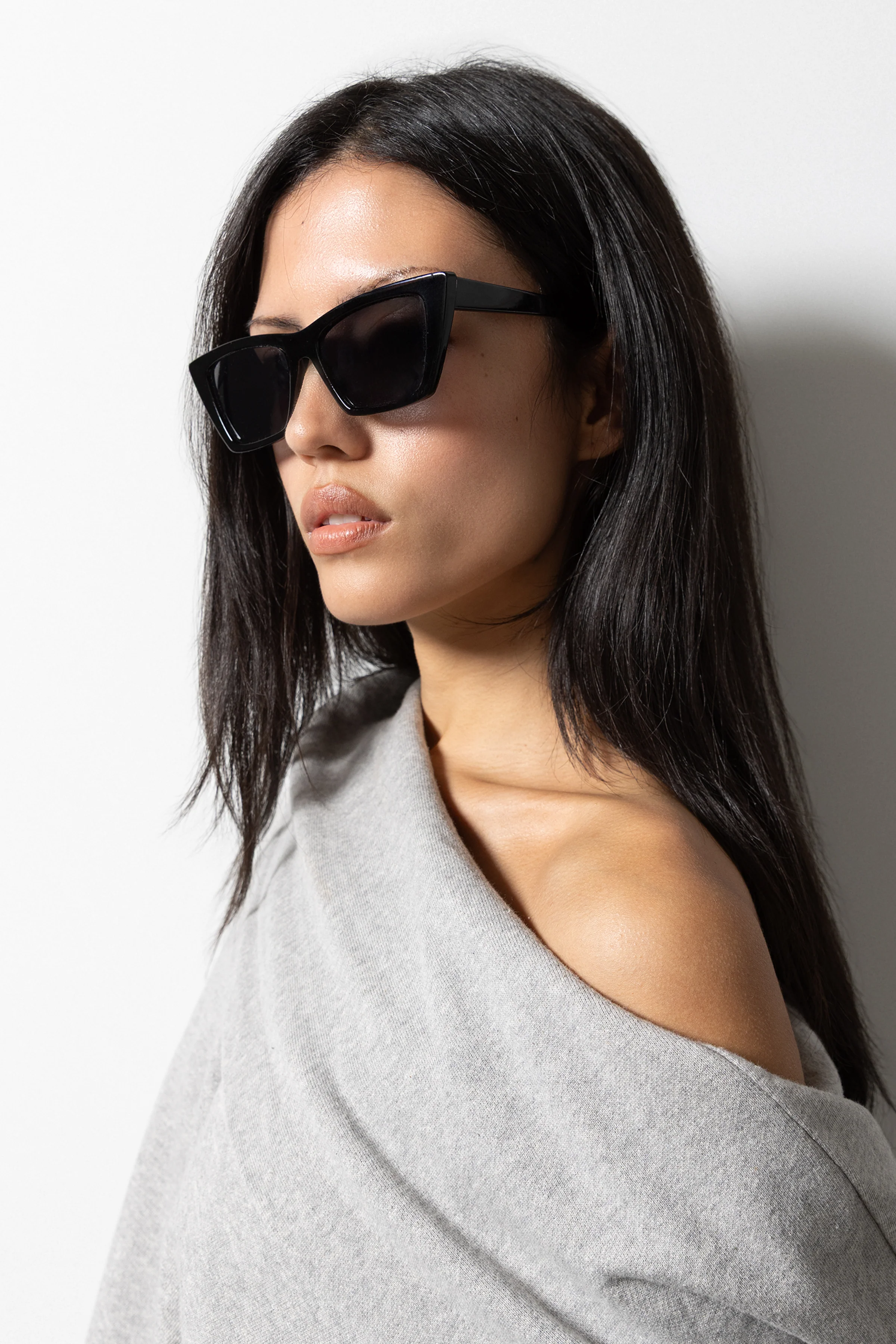 POINTED EDGE SUNGLASSES - Image 4