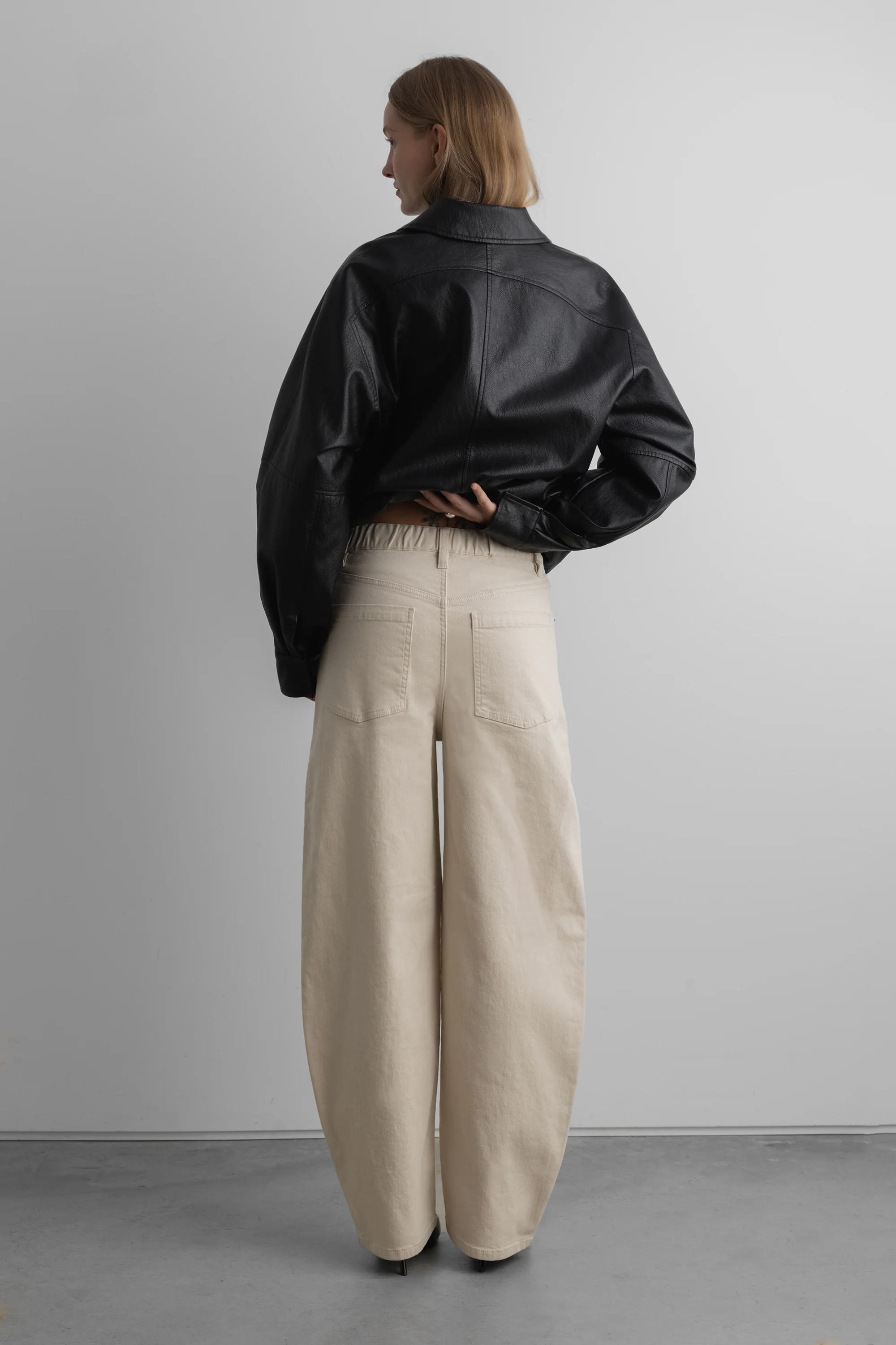 REGULAR LENGTH TWILL BARREL LEG PANT - Image 2
