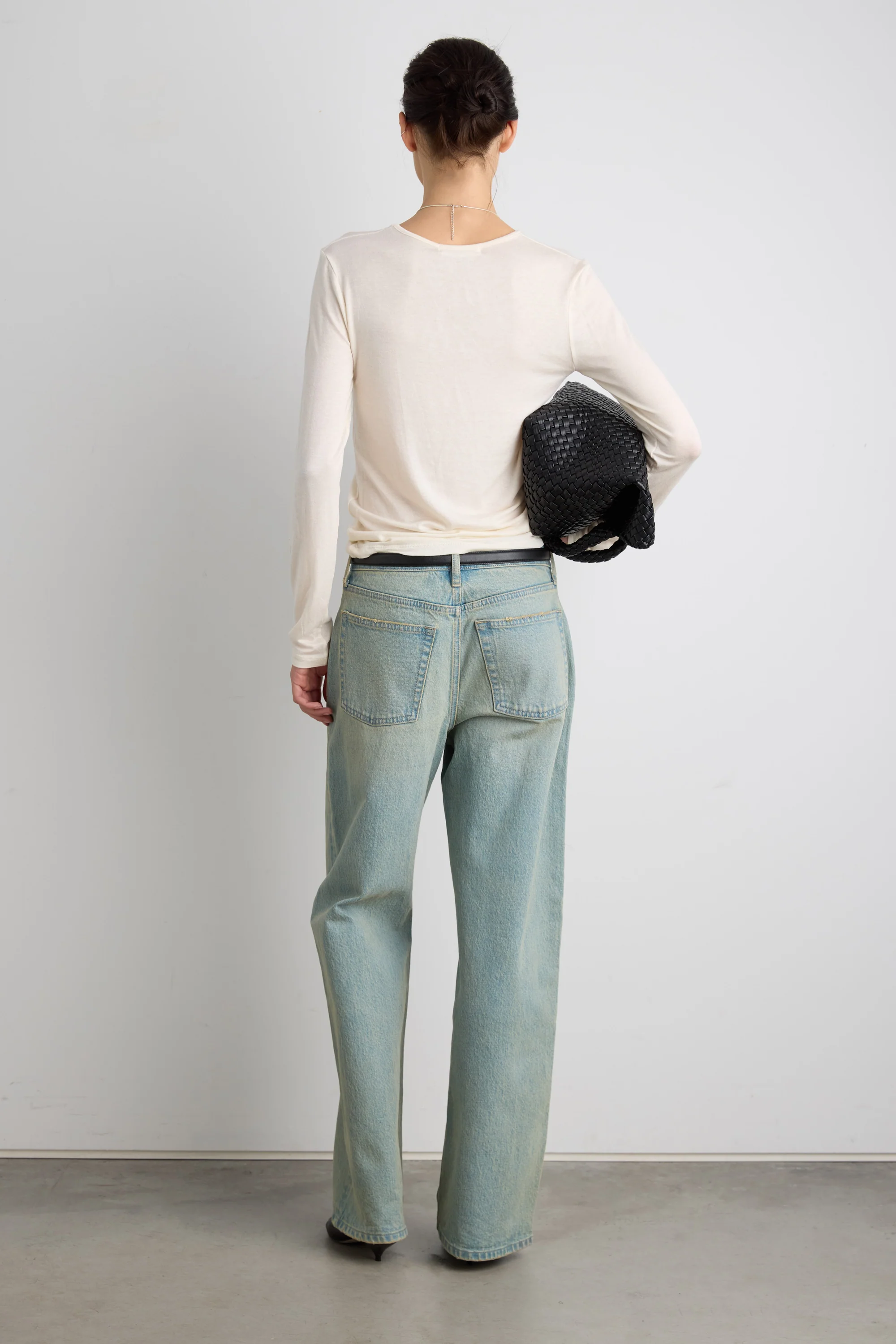 MID-RISE STRAIGHT LEG JEAN - Image 12